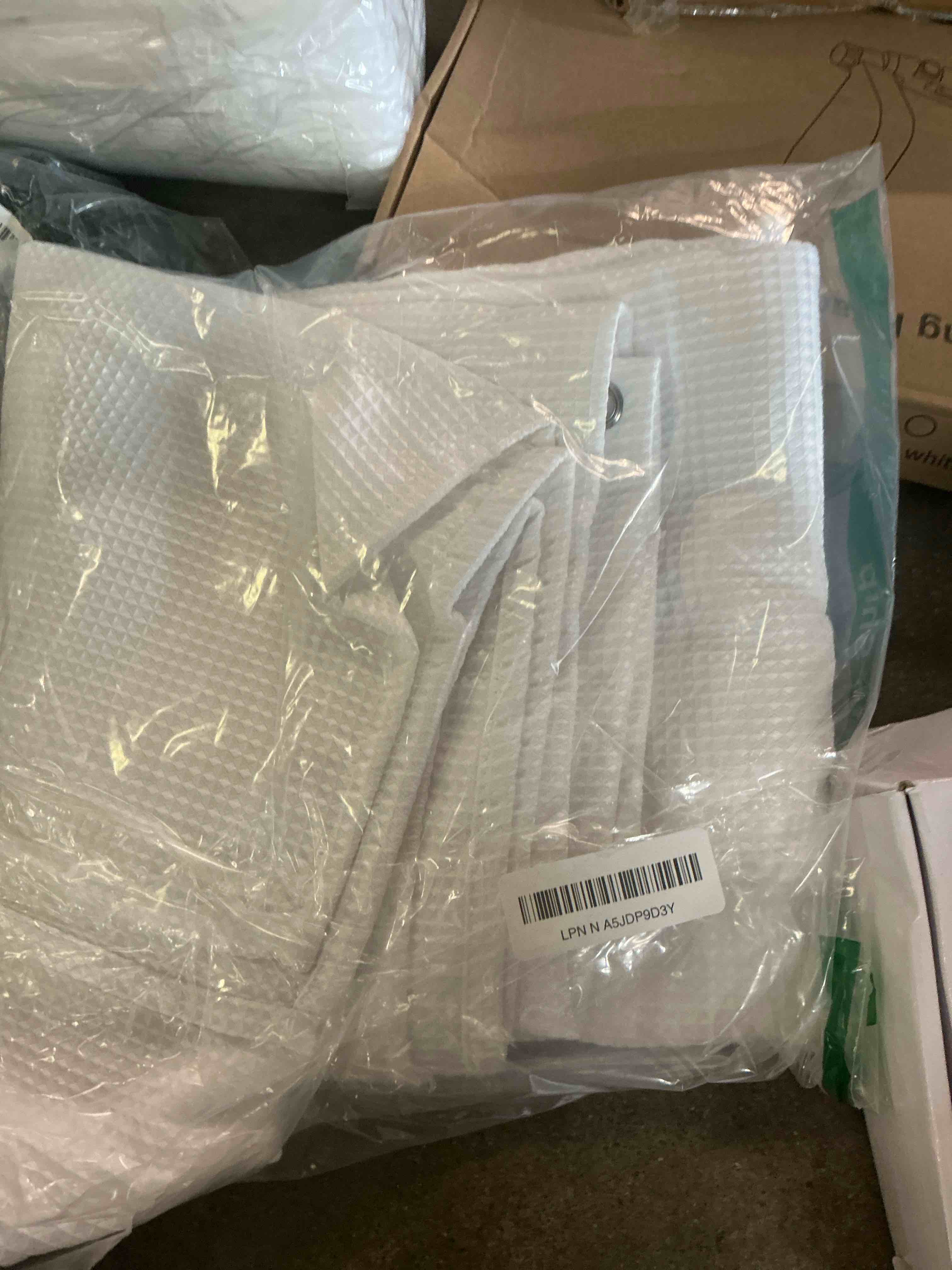 https://s3.amazonaws.com/lotting-images-prod/bidfta/GRA1959350_1752873644623.jpeg