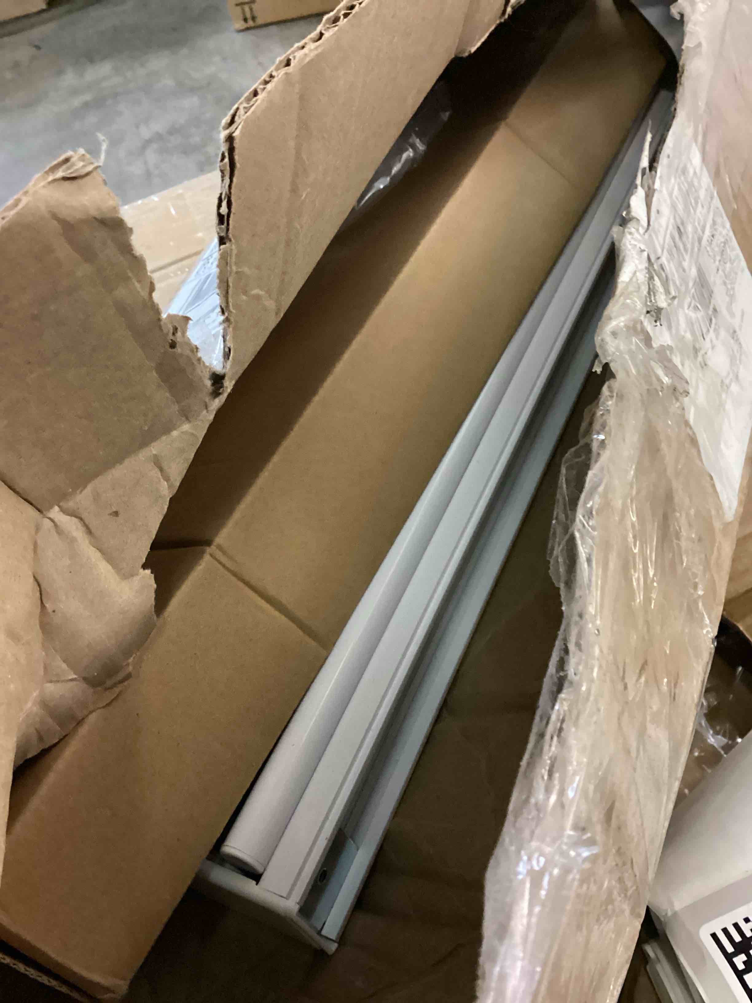 https://s3.amazonaws.com/lotting-images-prod/bidfta/GRA1959847_1753647769822.jpeg