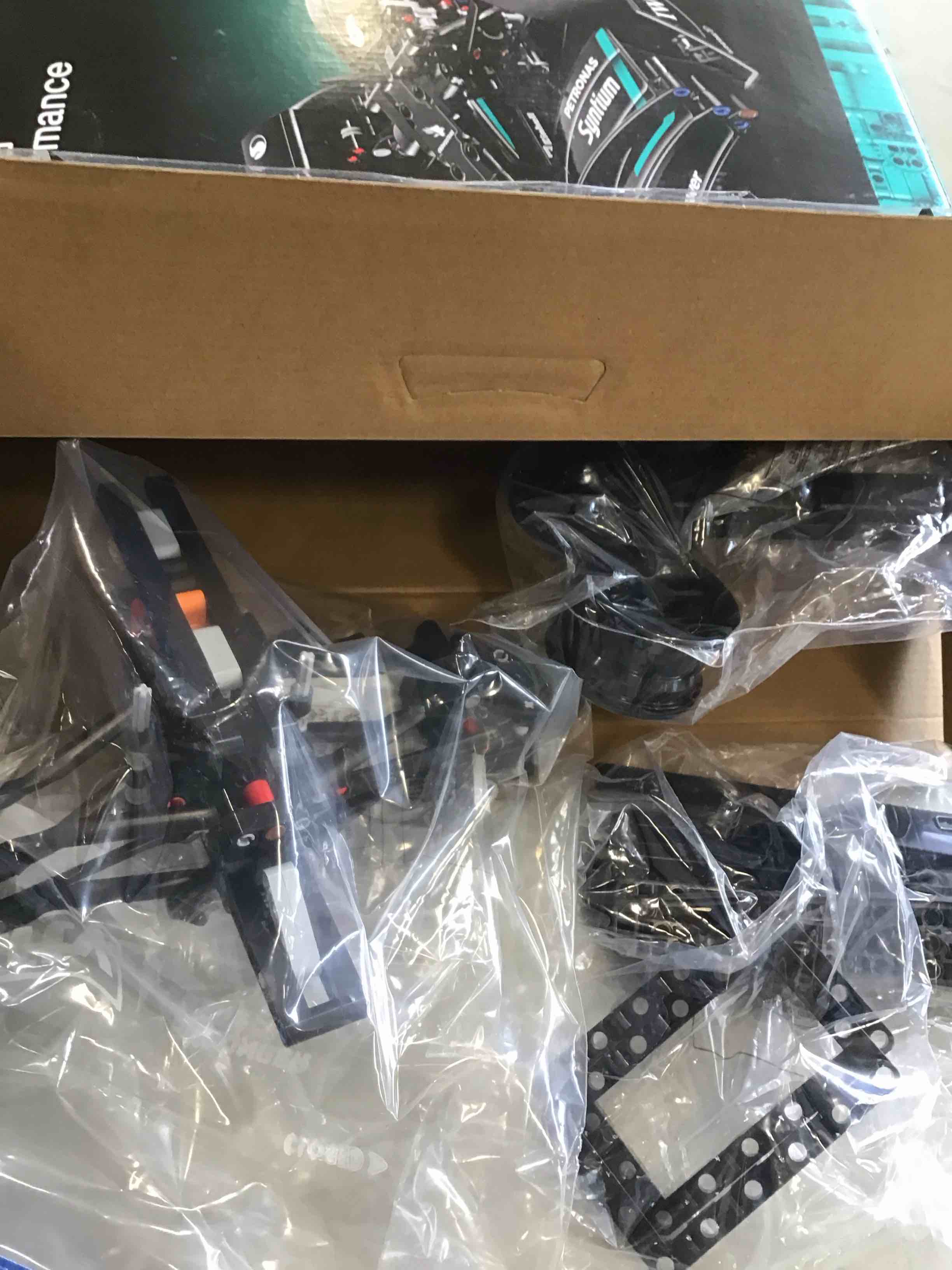 https://s3.amazonaws.com/lotting-images-prod/bidfta/GRA1960584_1738167760104.jpeg