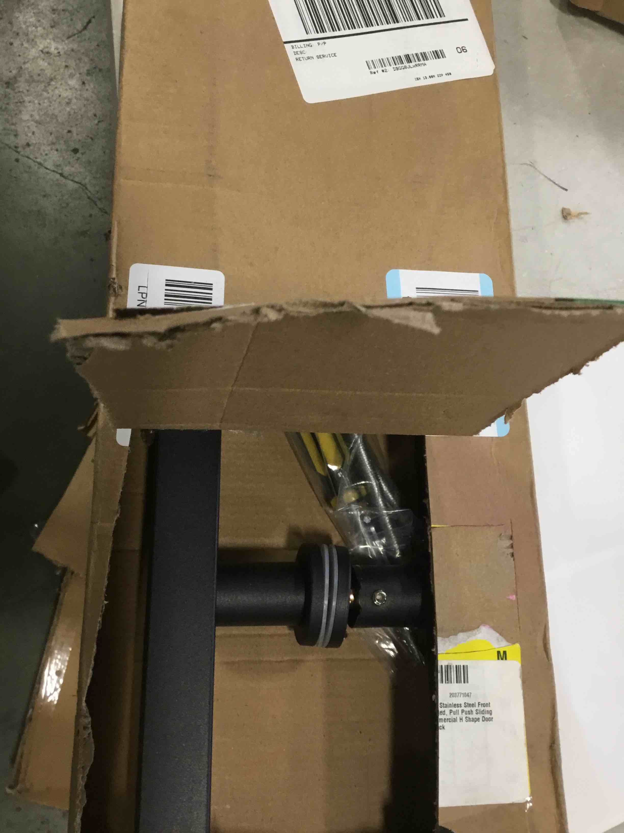 https://s3.amazonaws.com/lotting-images-prod/bidfta/GRA1960863_1738265769411.jpeg