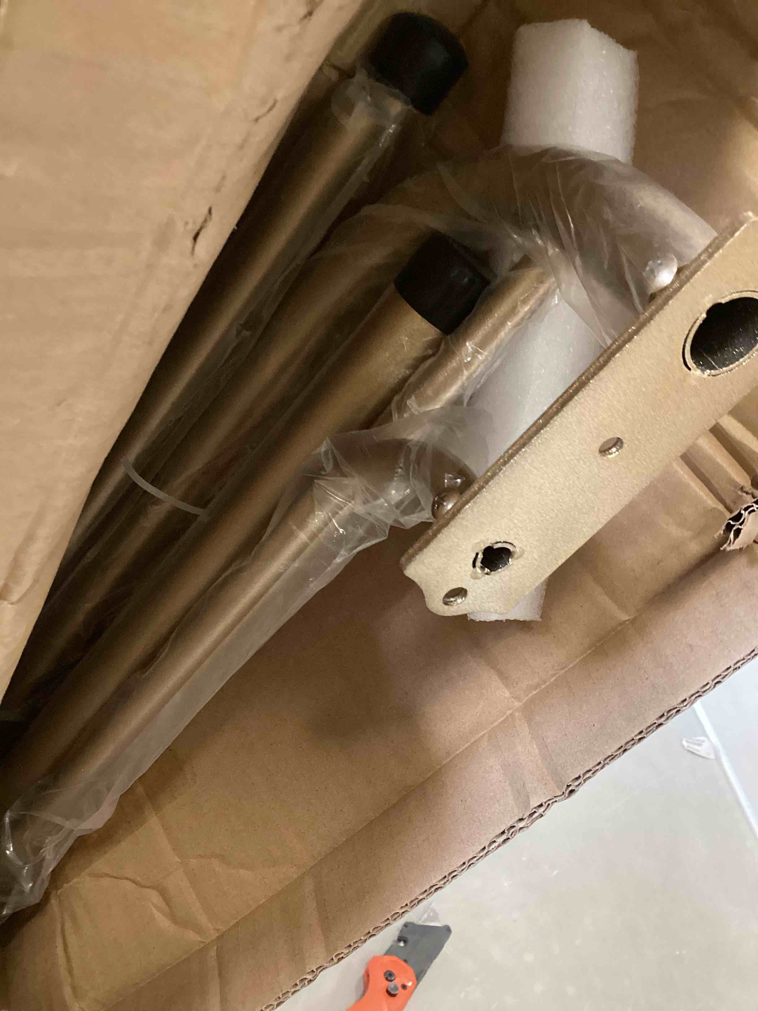 https://s3.amazonaws.com/lotting-images-prod/bidfta/GRA1966082_1740499666431.jpeg