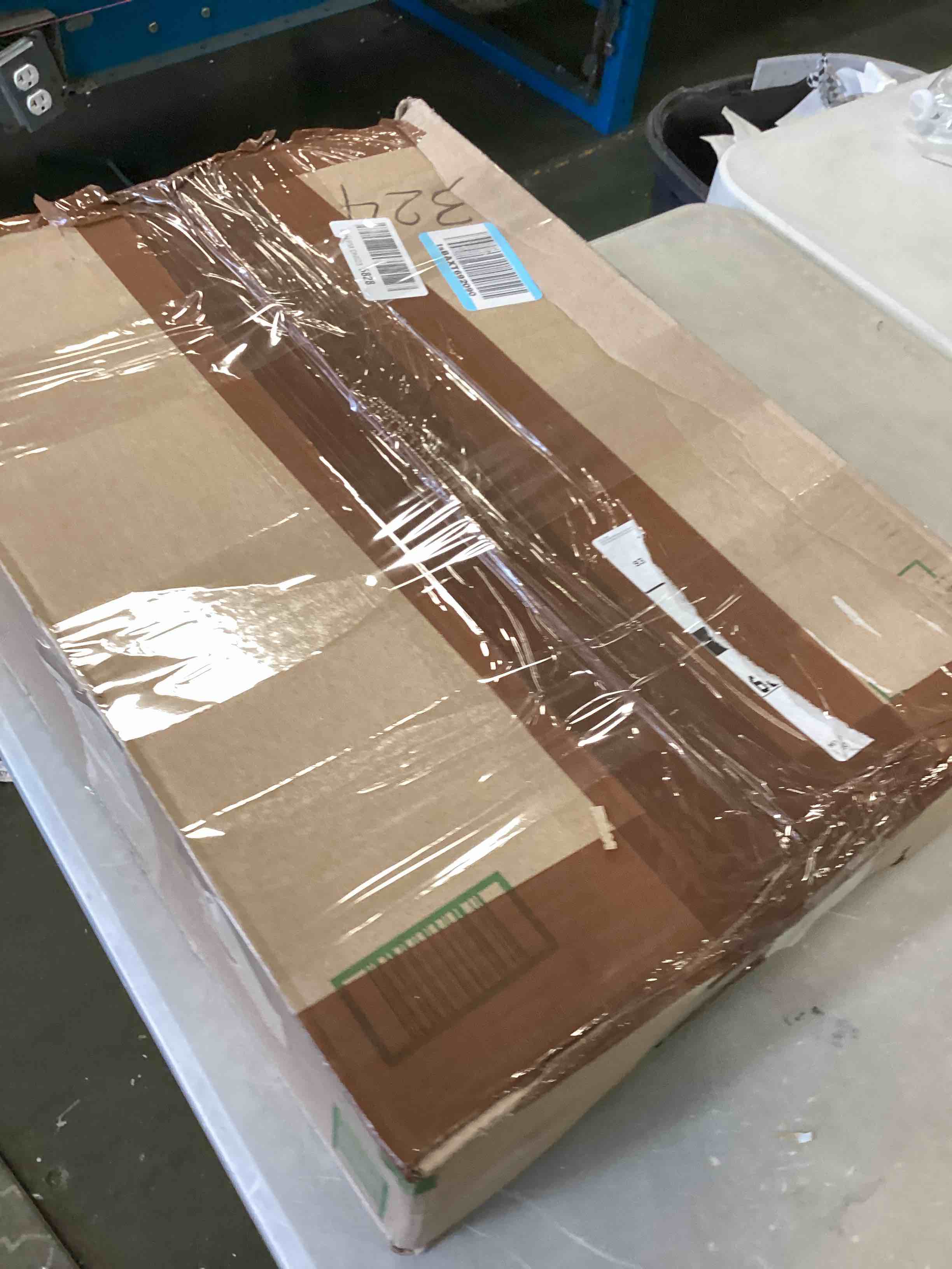 https://s3.amazonaws.com/lotting-images-prod/bidfta/GRA1966143_1740507947670.jpeg