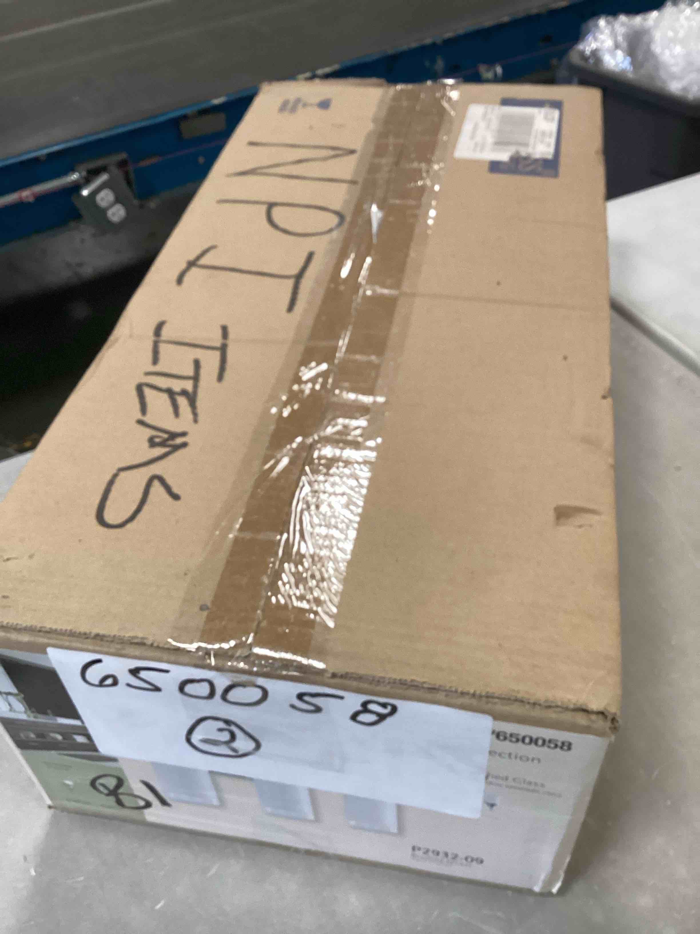https://s3.amazonaws.com/lotting-images-prod/bidfta/GRA1967899_1743451085932.jpeg