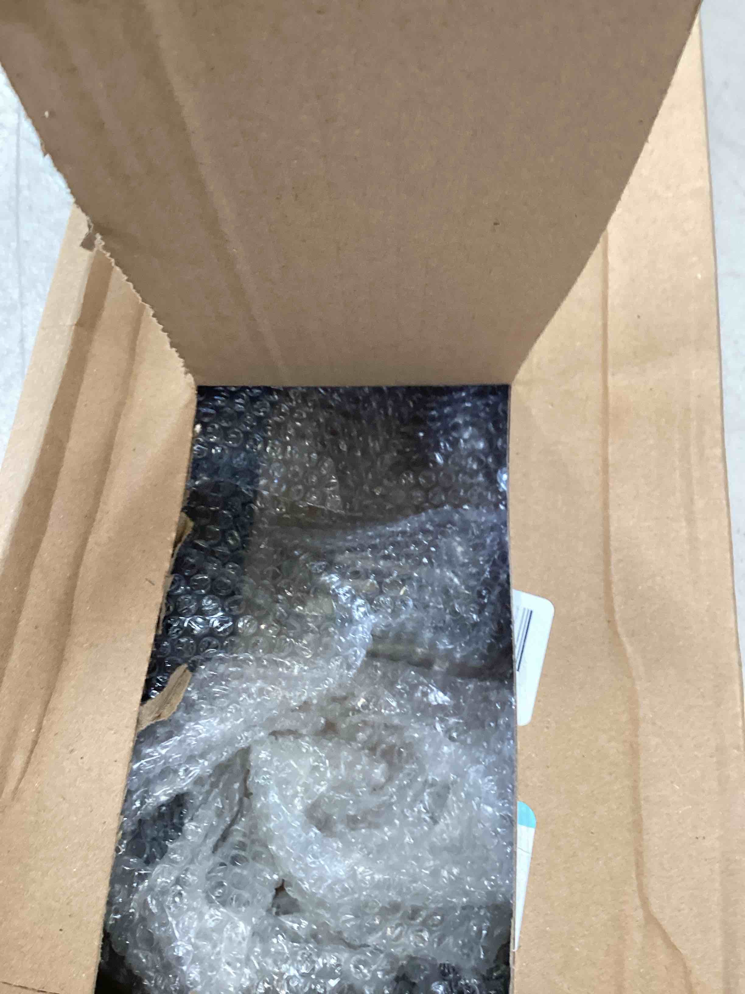 https://s3.amazonaws.com/lotting-images-prod/bidfta/GRA1970595_1741111193832.jpeg