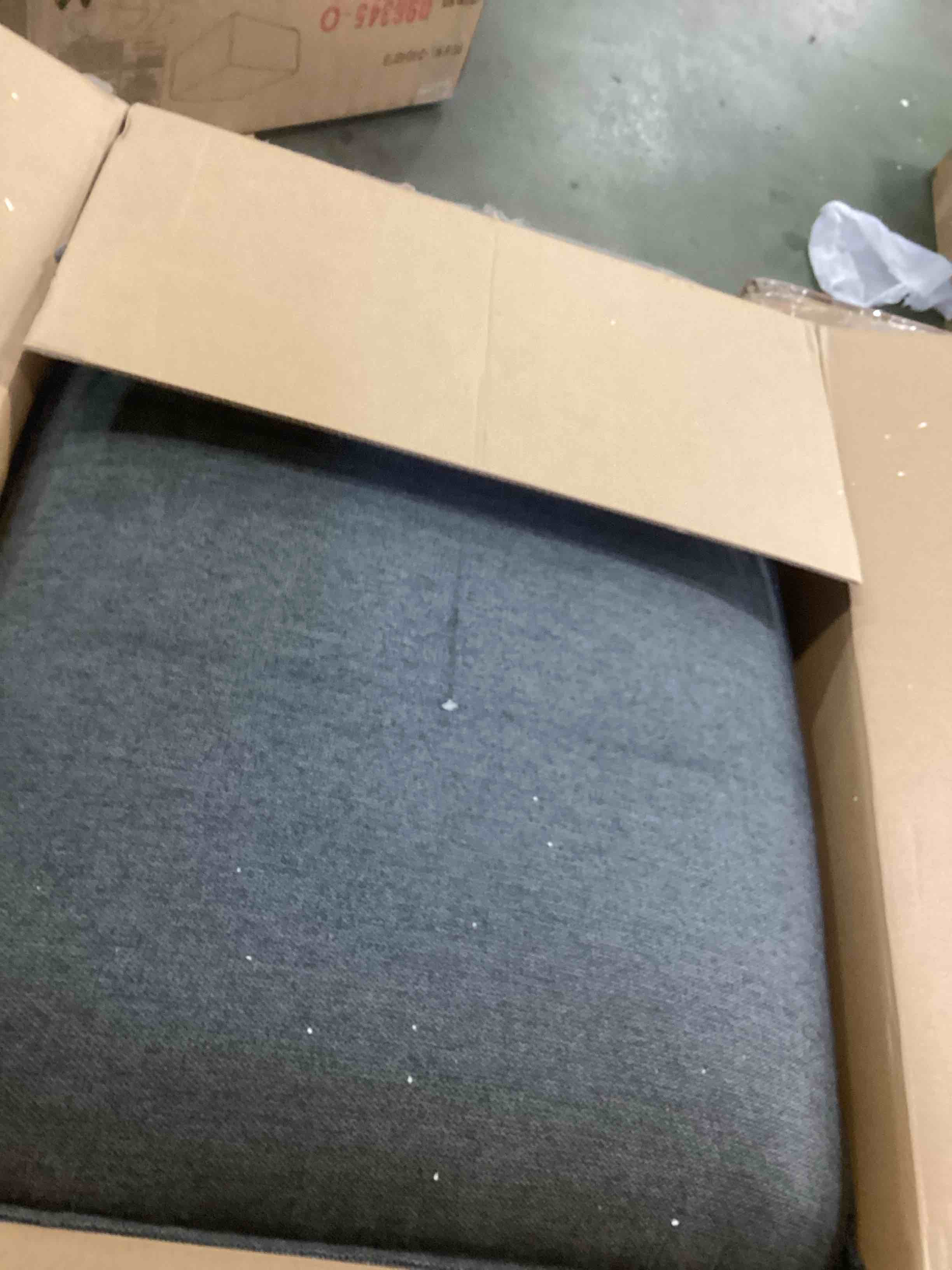 https://s3.amazonaws.com/lotting-images-prod/bidfta/GRA1970822_1741276207708.jpeg