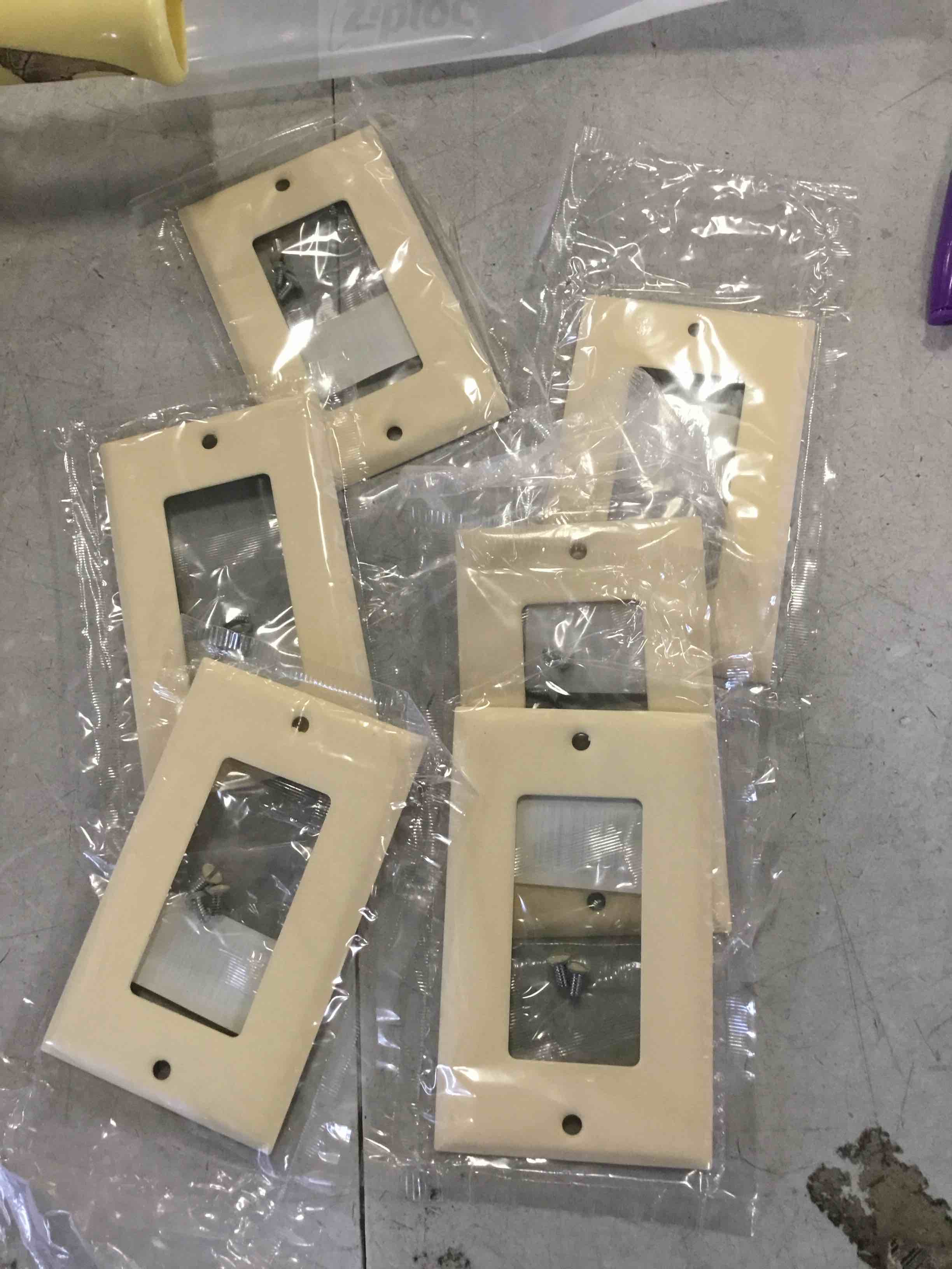 https://s3.amazonaws.com/lotting-images-prod/bidfta/GRA1971053_1741723743926.jpeg