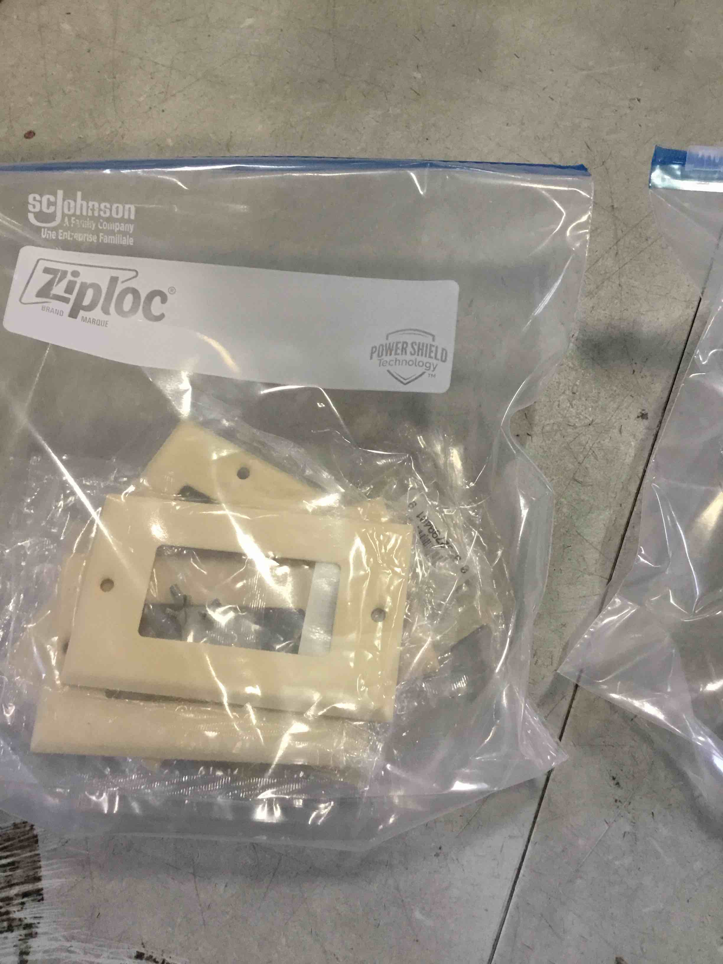 https://s3.amazonaws.com/lotting-images-prod/bidfta/GRA1971053_1741723791635.jpeg