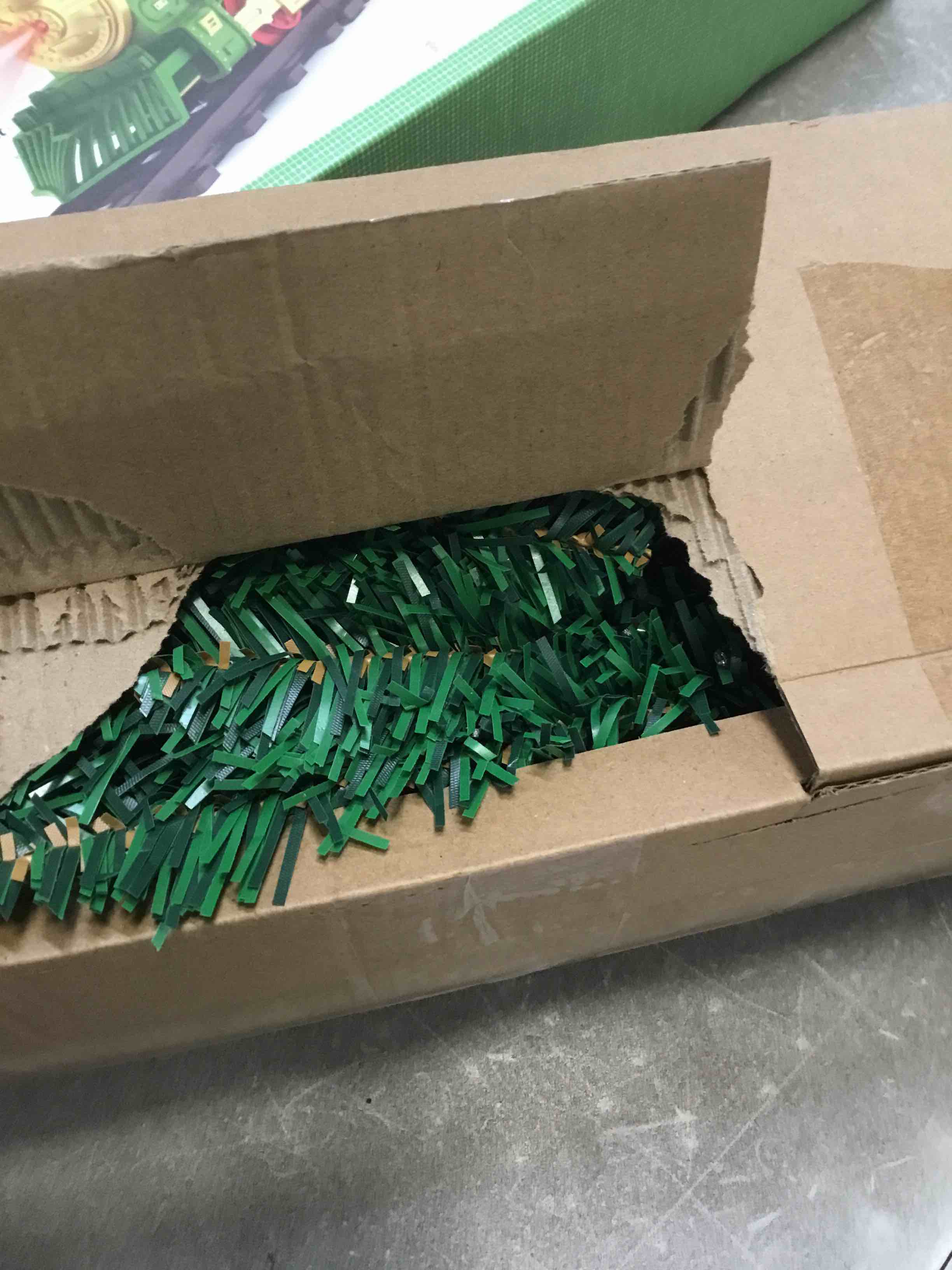 https://s3.amazonaws.com/lotting-images-prod/bidfta/GRA1971186_1741798960954.jpeg