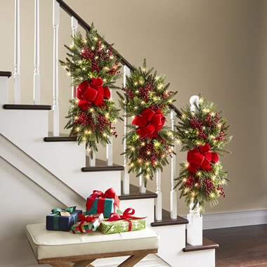 The Cordless Prelit Classic Holiday Swag