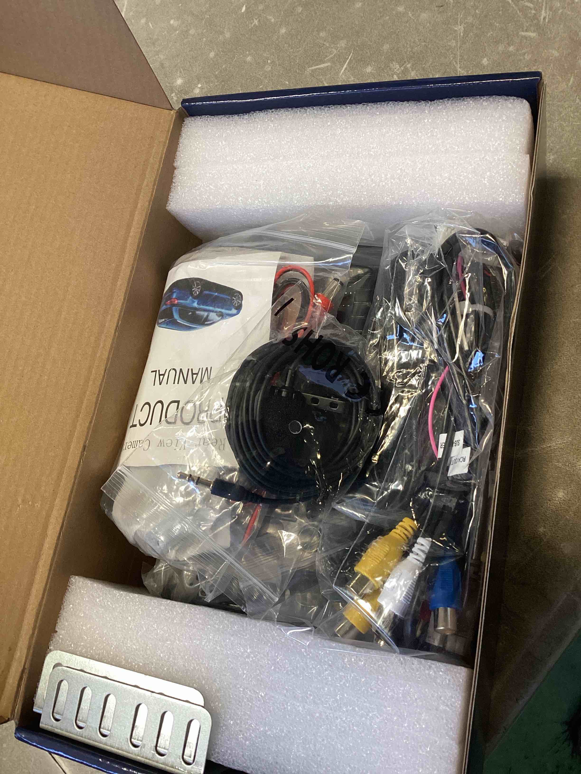https://s3.amazonaws.com/lotting-images-prod/bidfta/GRA1971735_1742232103522.jpeg