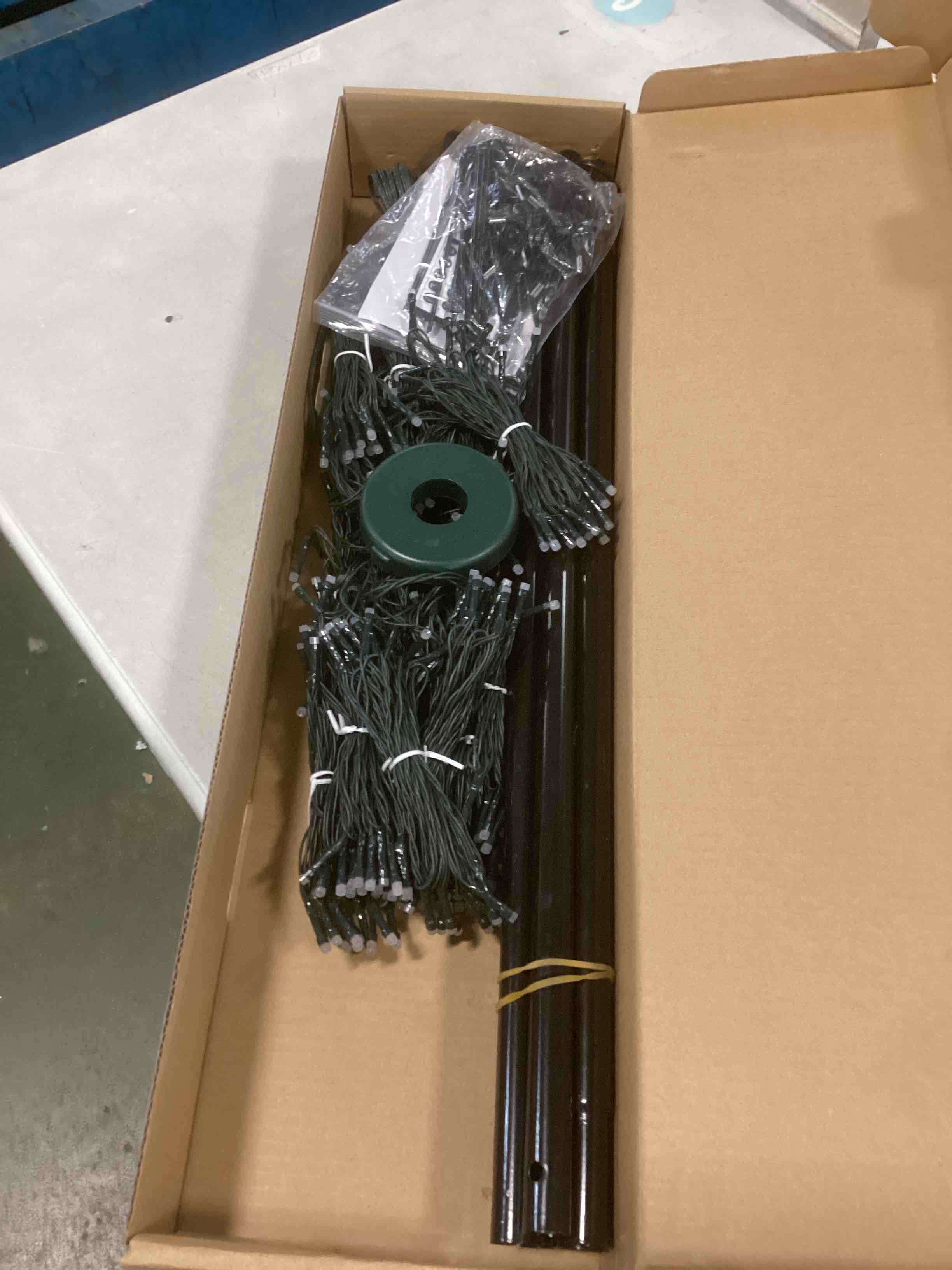 https://s3.amazonaws.com/lotting-images-prod/bidfta/GRA1972089_1736950611779.jpeg