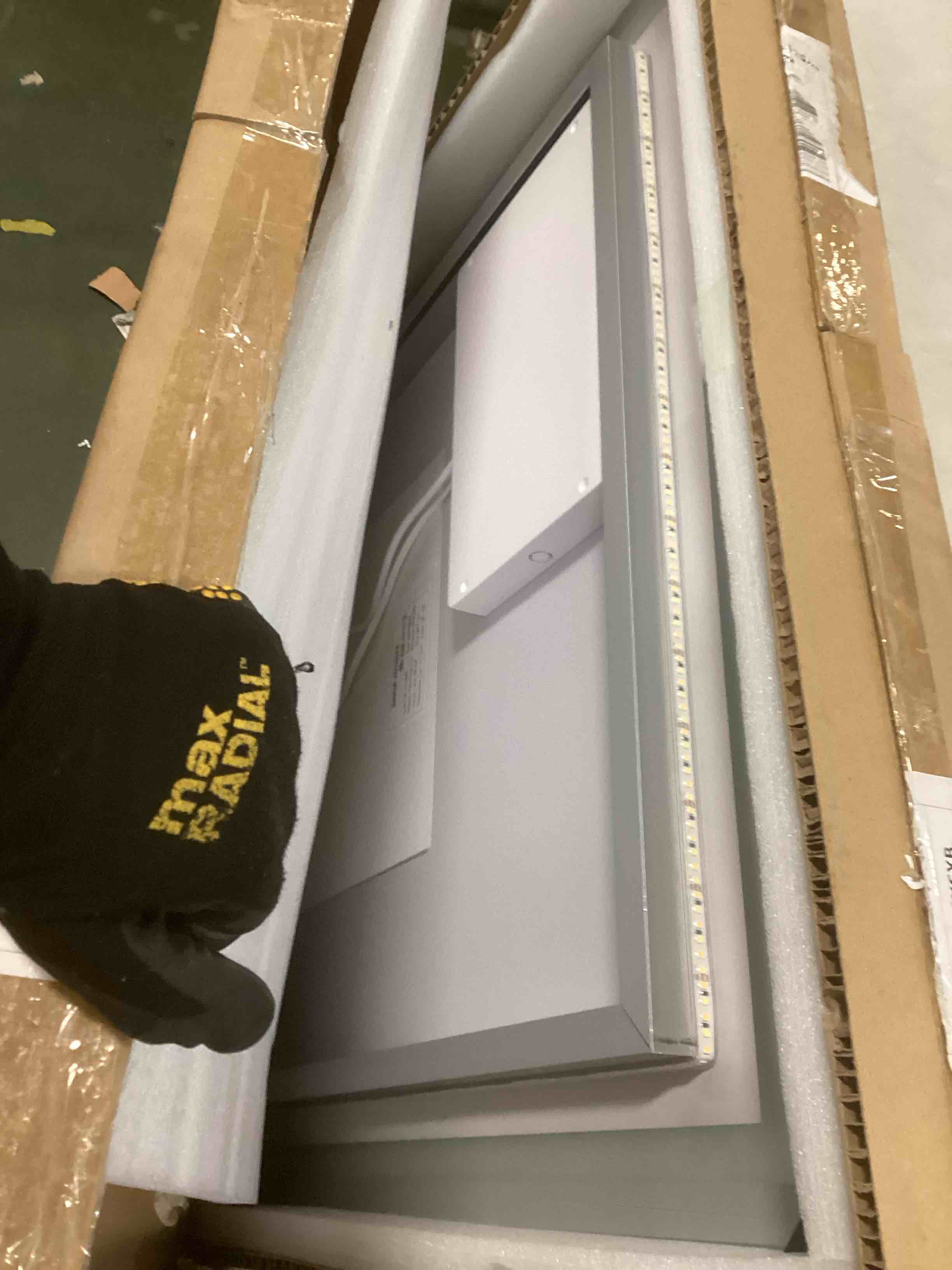 https://s3.amazonaws.com/lotting-images-prod/bidfta/GRA1972106_1736952138004.jpeg