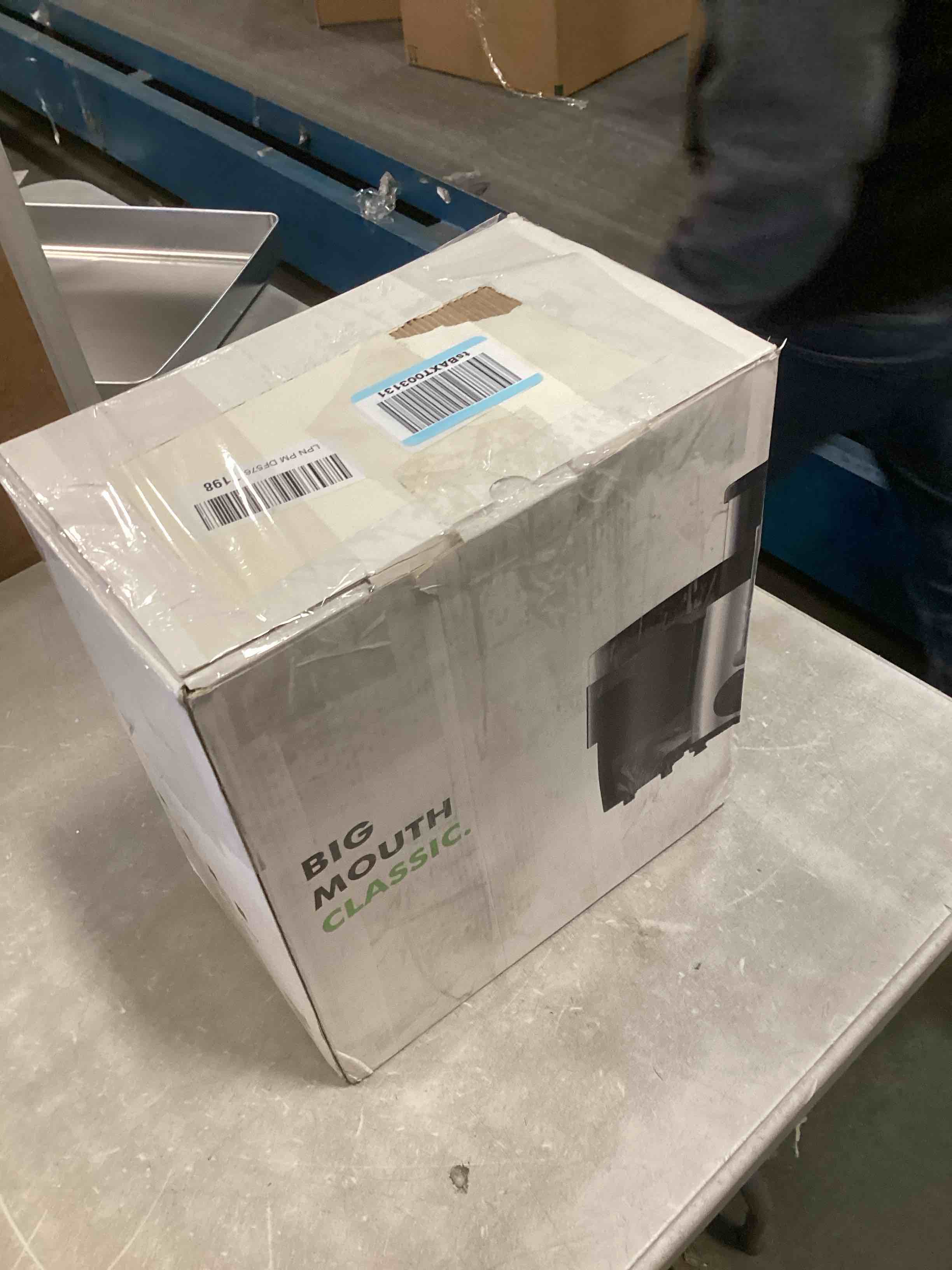 https://s3.amazonaws.com/lotting-images-prod/bidfta/GRA1972620_1737388854762.jpeg