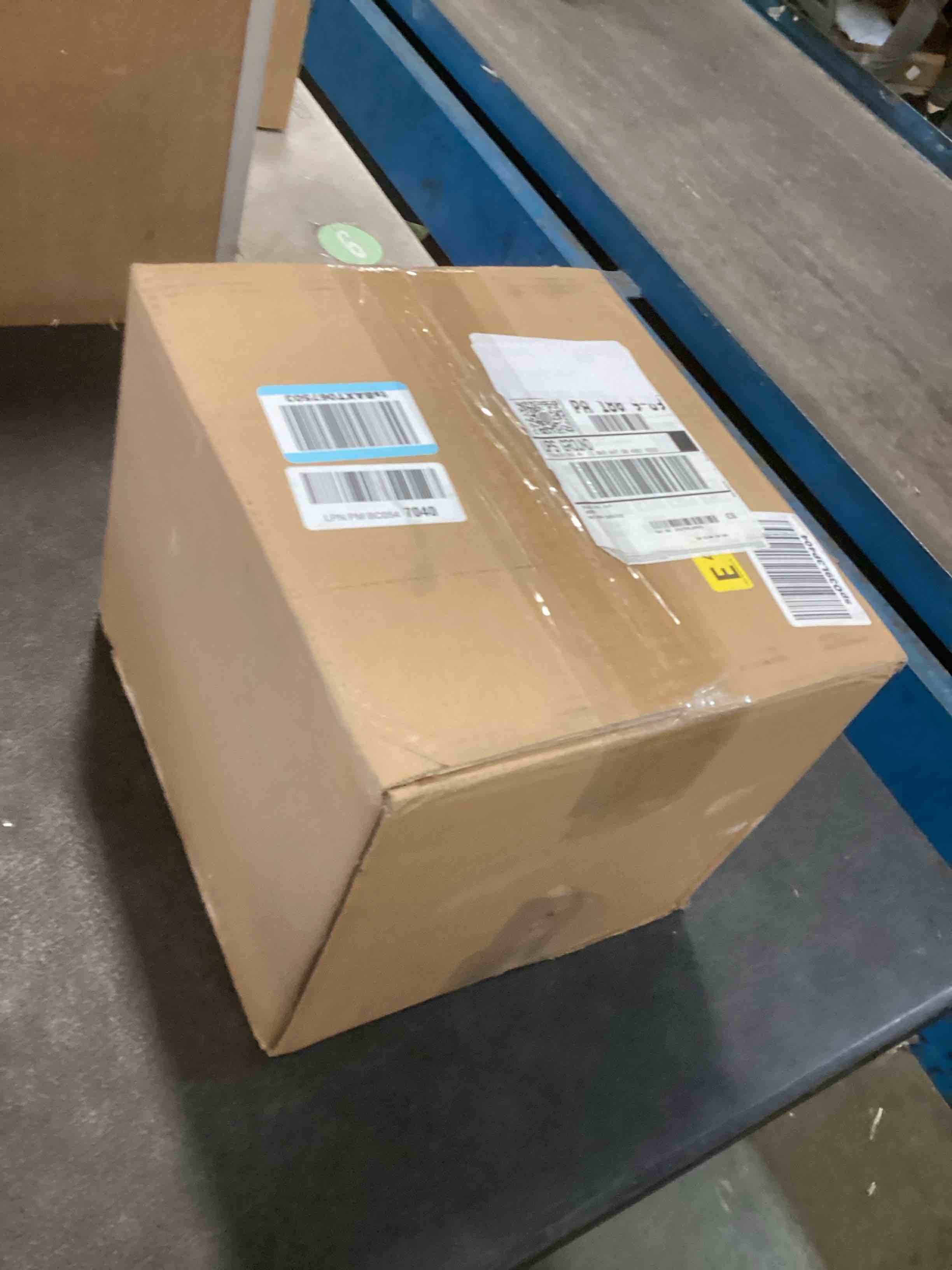 https://s3.amazonaws.com/lotting-images-prod/bidfta/GRA1973637_1737579722667.jpeg