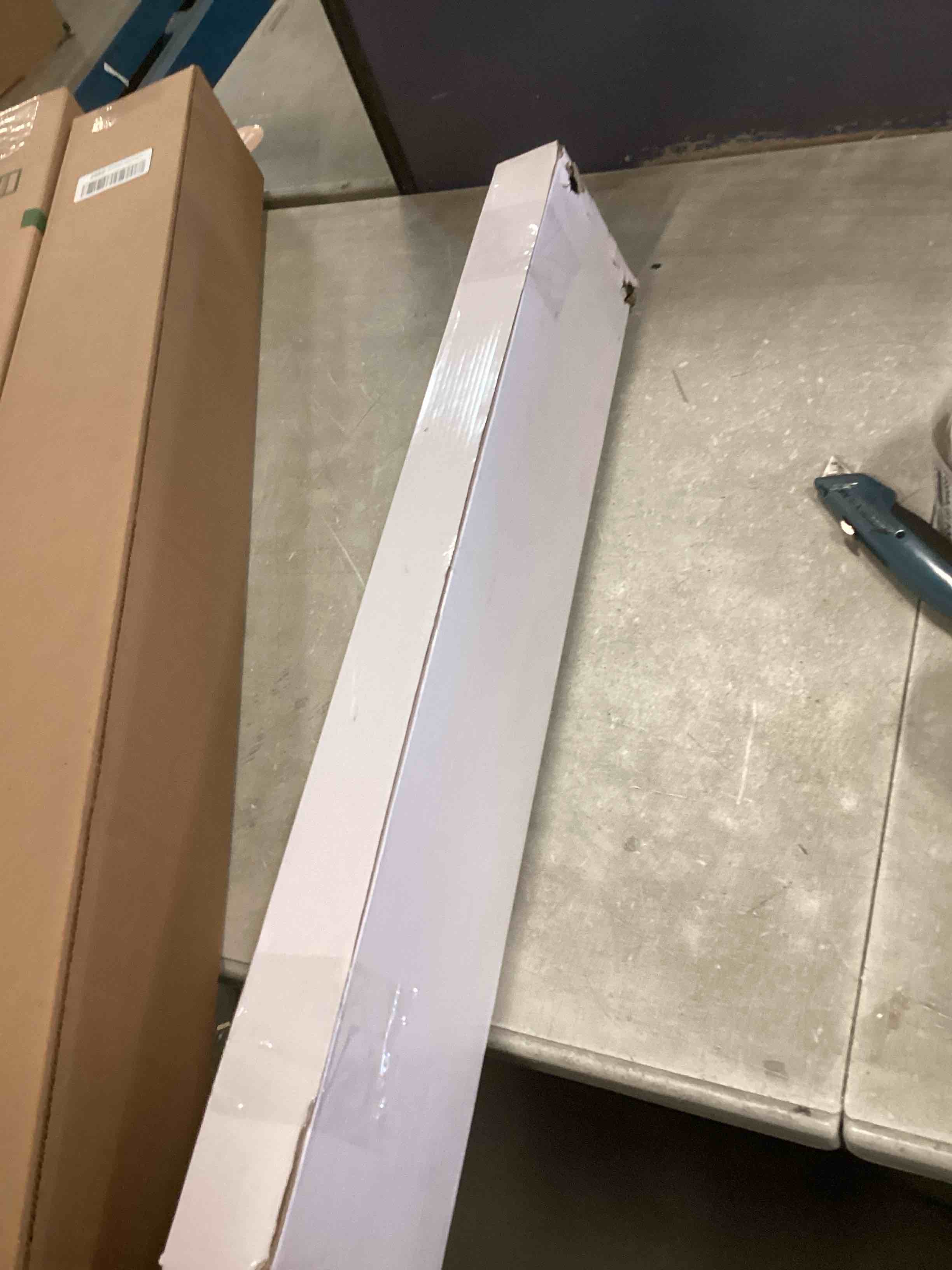 https://s3.amazonaws.com/lotting-images-prod/bidfta/GRA1974486_1738006152571.jpeg