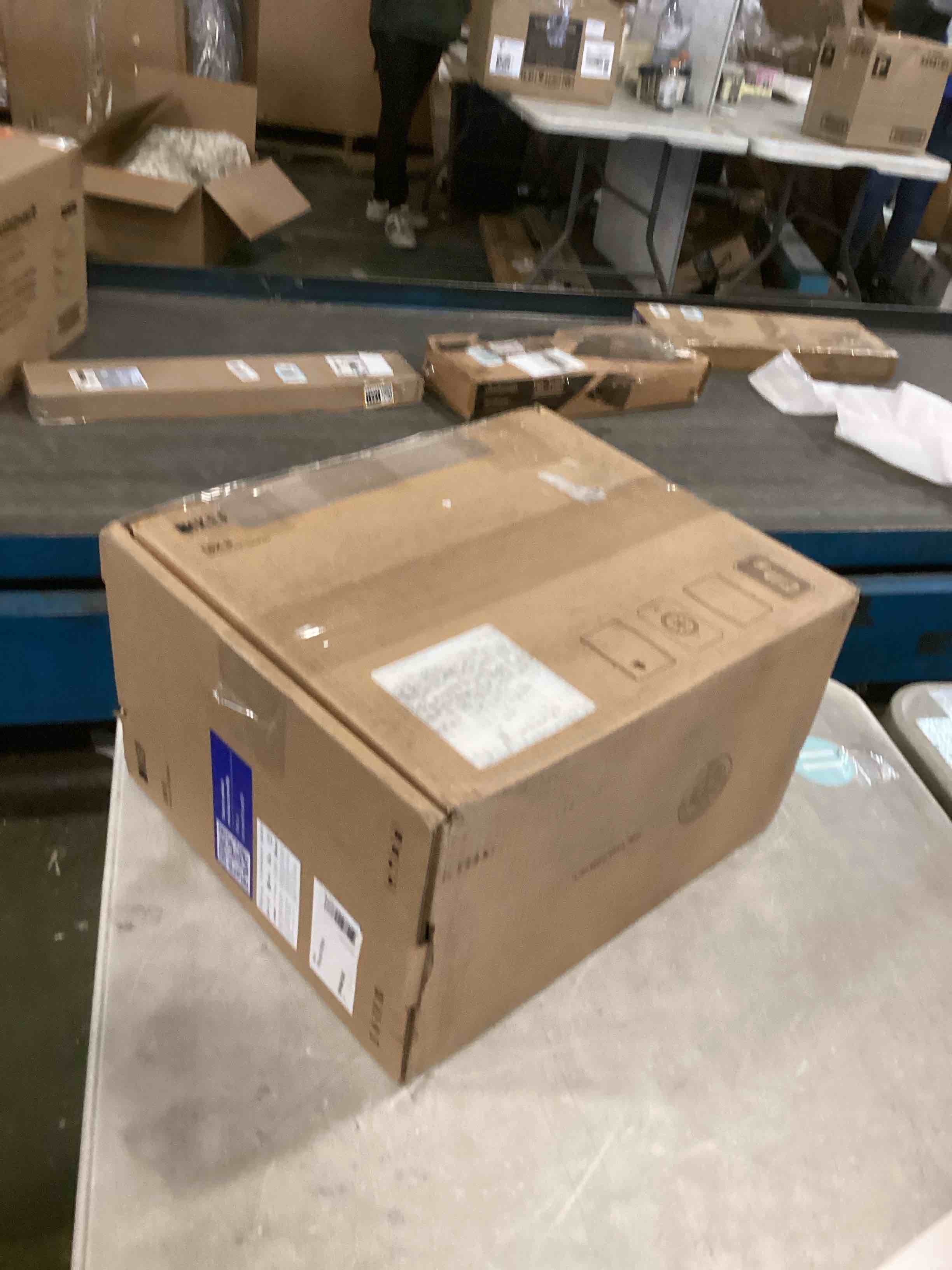 https://s3.amazonaws.com/lotting-images-prod/bidfta/GRA1974519_1738011084232.jpeg