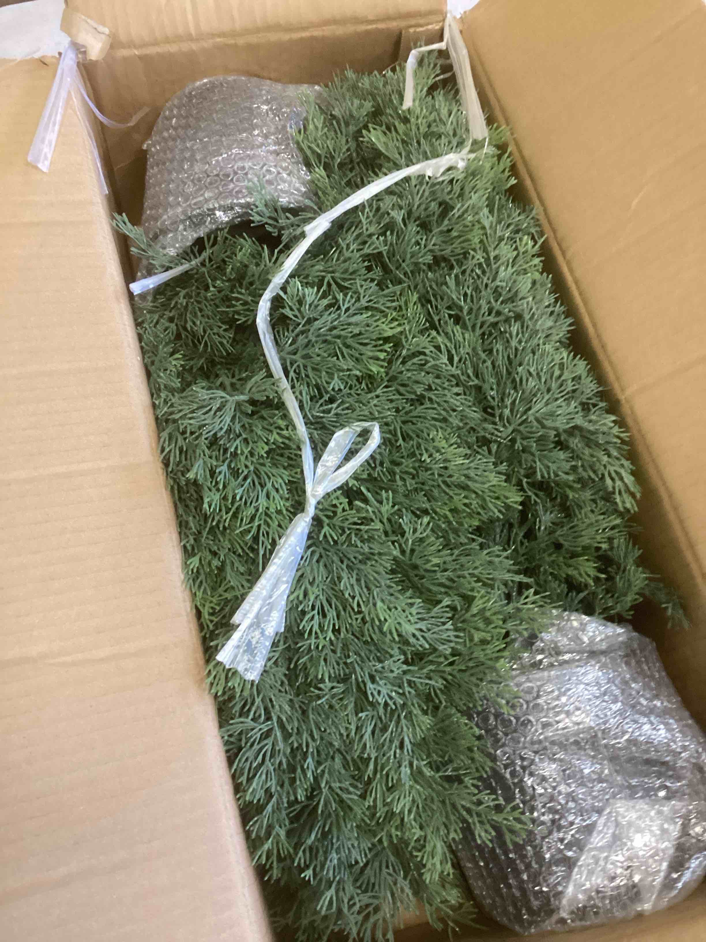 https://s3.amazonaws.com/lotting-images-prod/bidfta/GRA1976562_1740771916216.jpeg