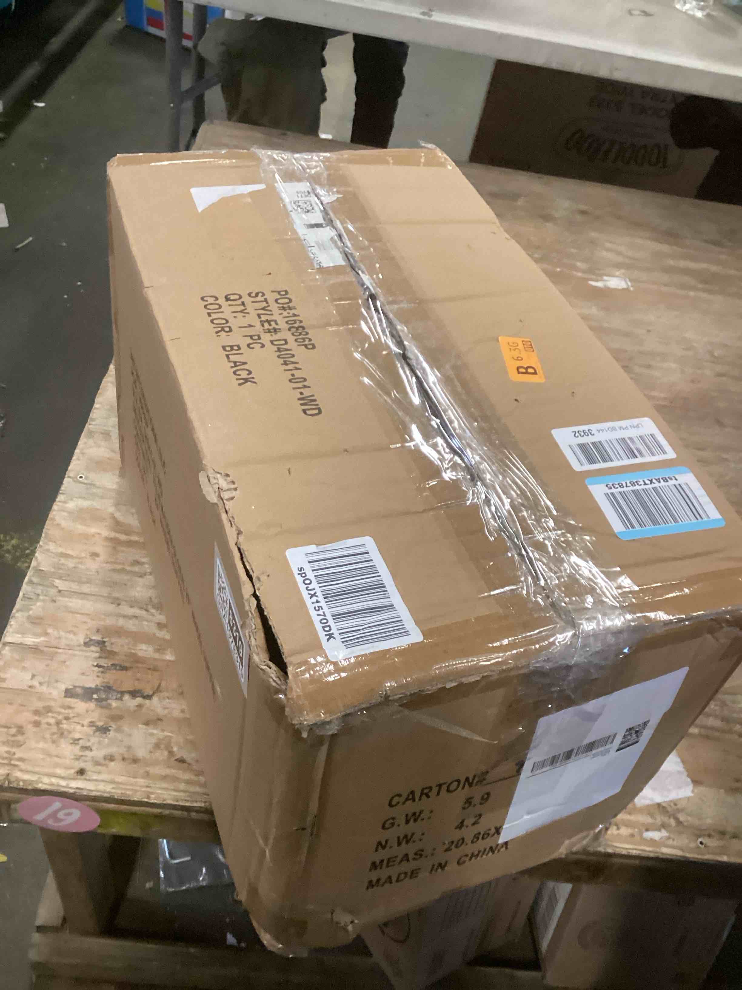 https://s3.amazonaws.com/lotting-images-prod/bidfta/GRA1978319_1737042839567.jpeg