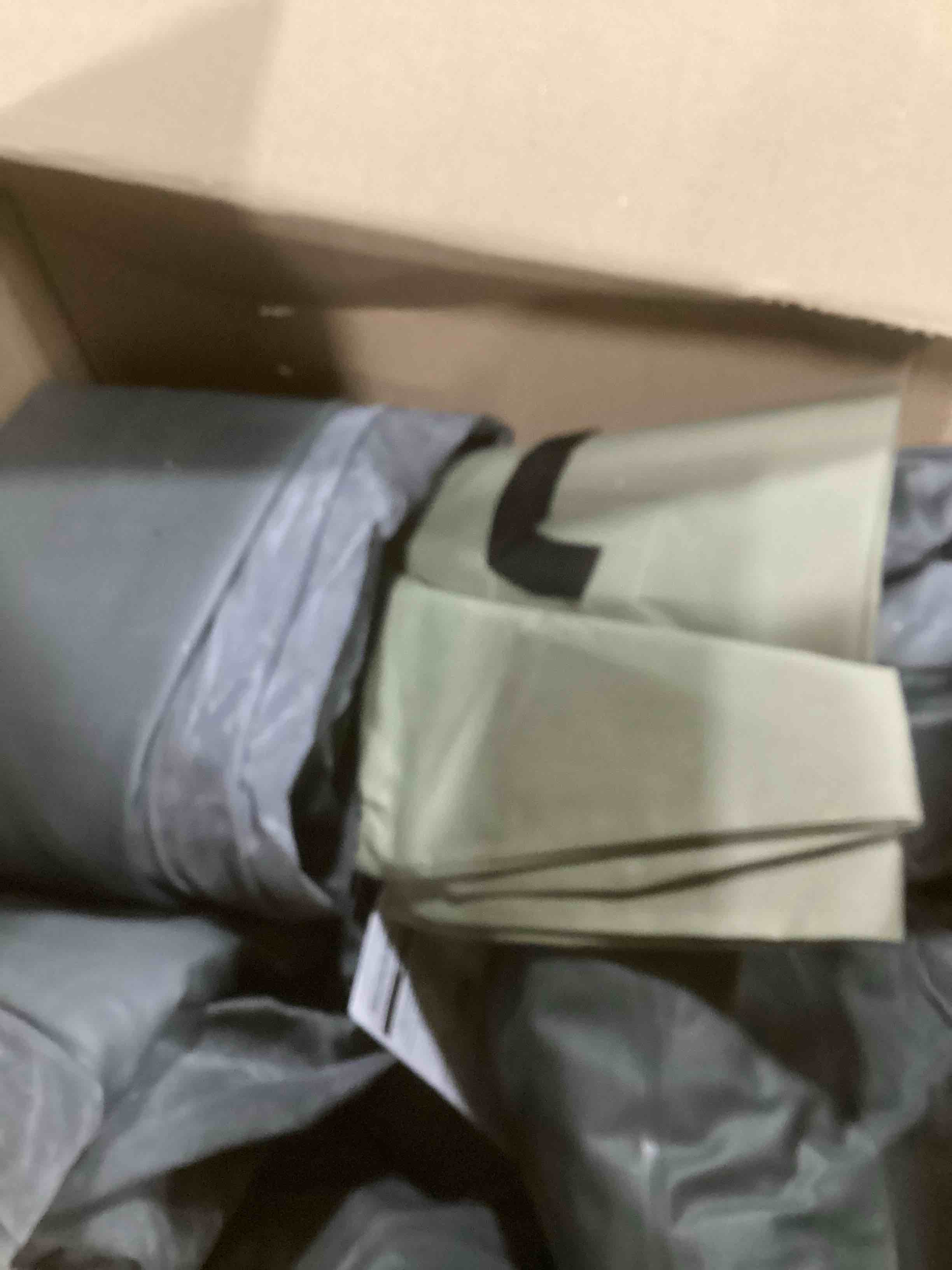 https://s3.amazonaws.com/lotting-images-prod/bidfta/GRA1978729_1737377535676.jpeg