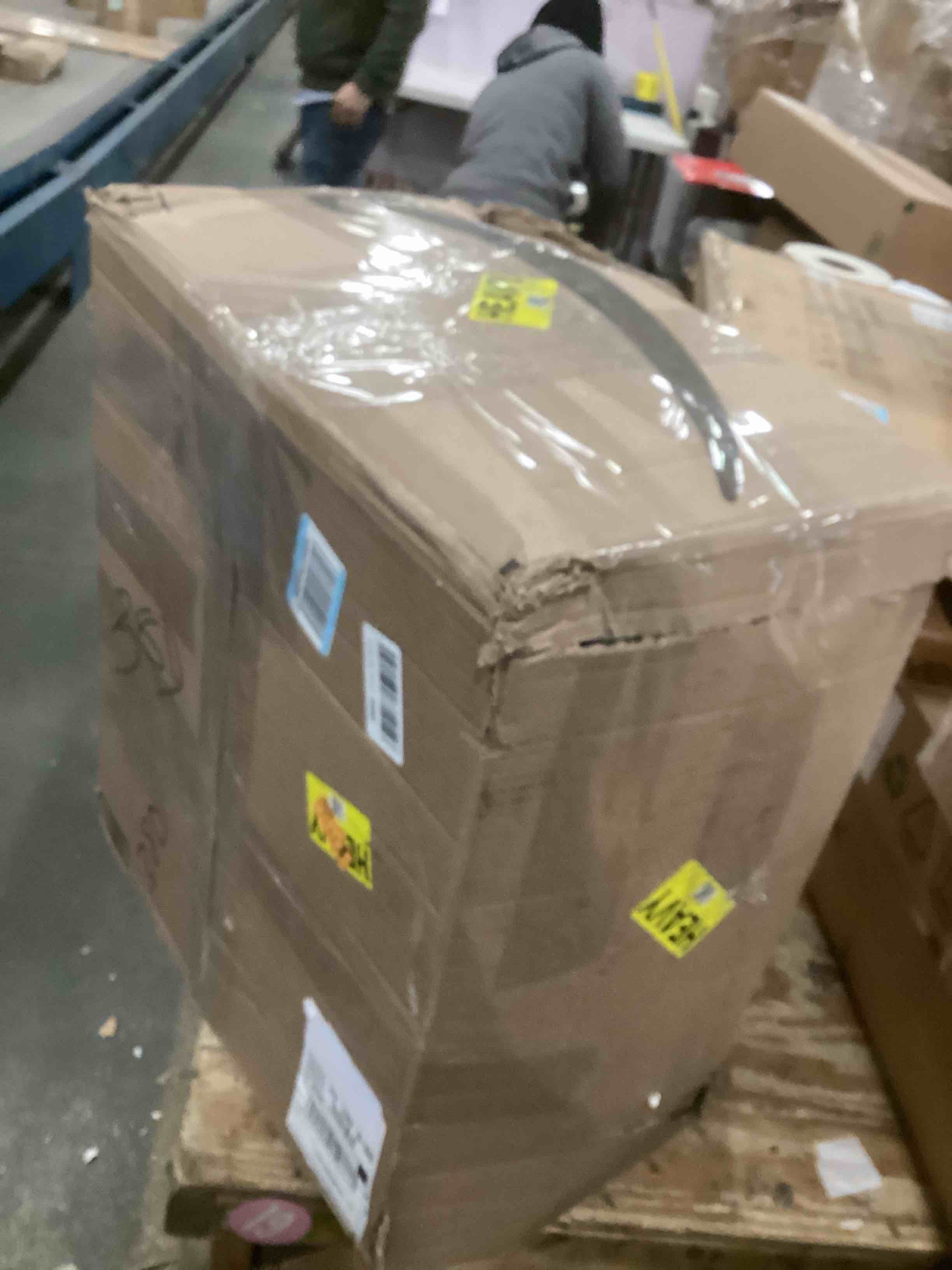 https://s3.amazonaws.com/lotting-images-prod/bidfta/GRA1978729_1737377596350.jpeg