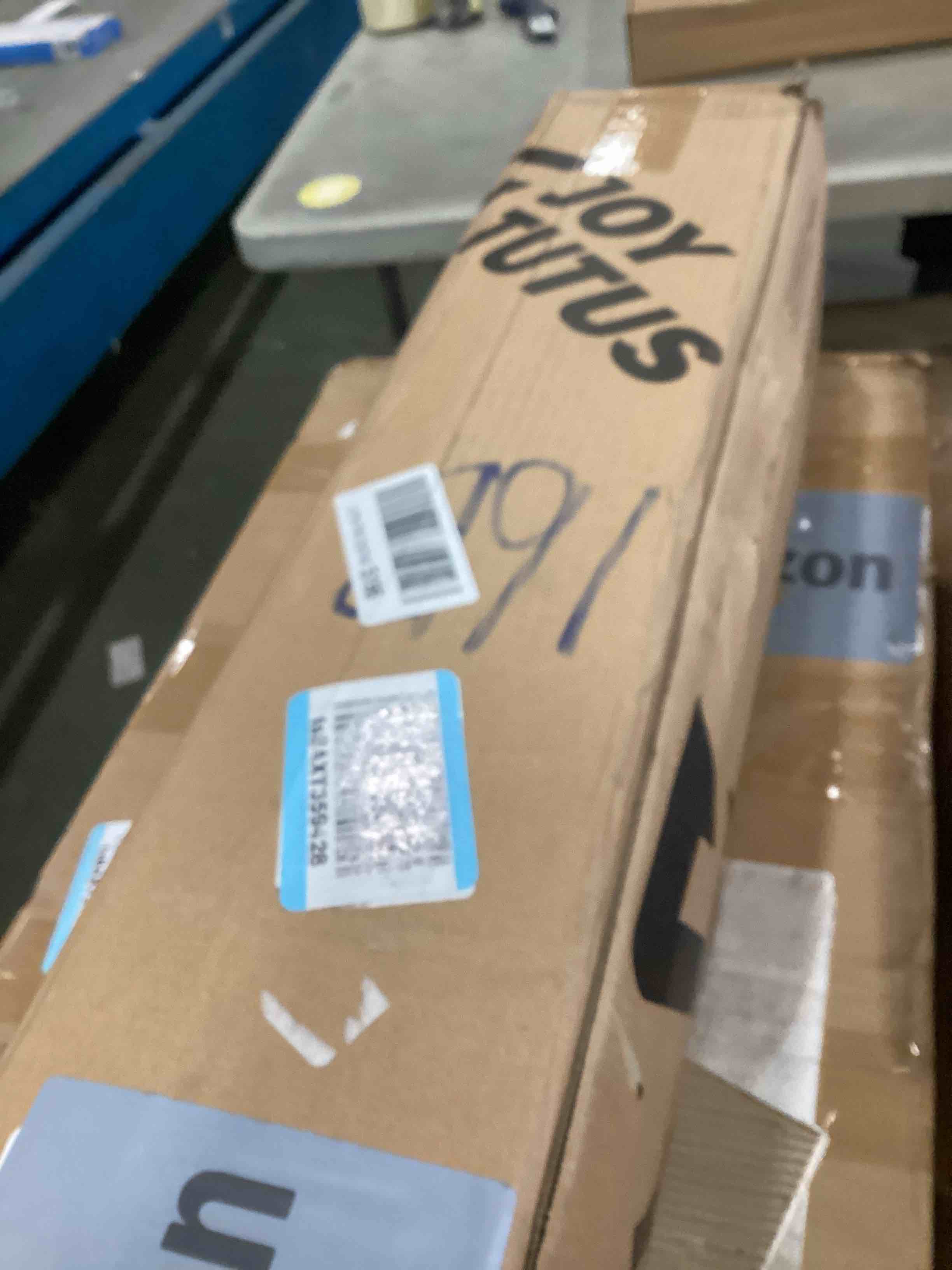 https://s3.amazonaws.com/lotting-images-prod/bidfta/GRA1979276_1737556218416.jpeg