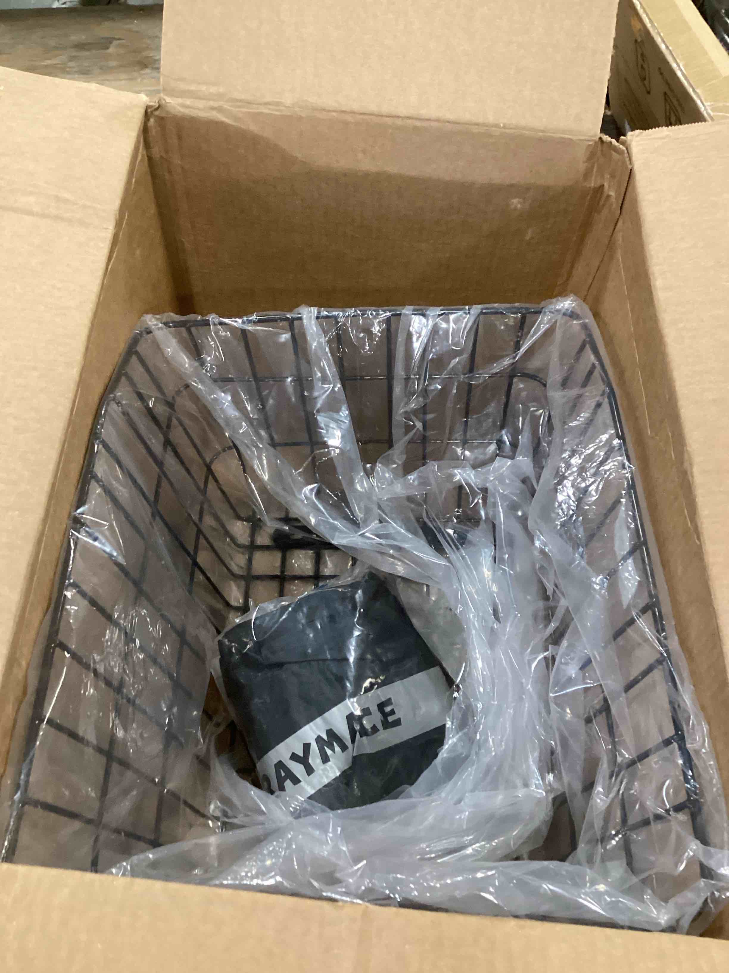 https://s3.amazonaws.com/lotting-images-prod/bidfta/GRA1979711_1737656720538.jpeg