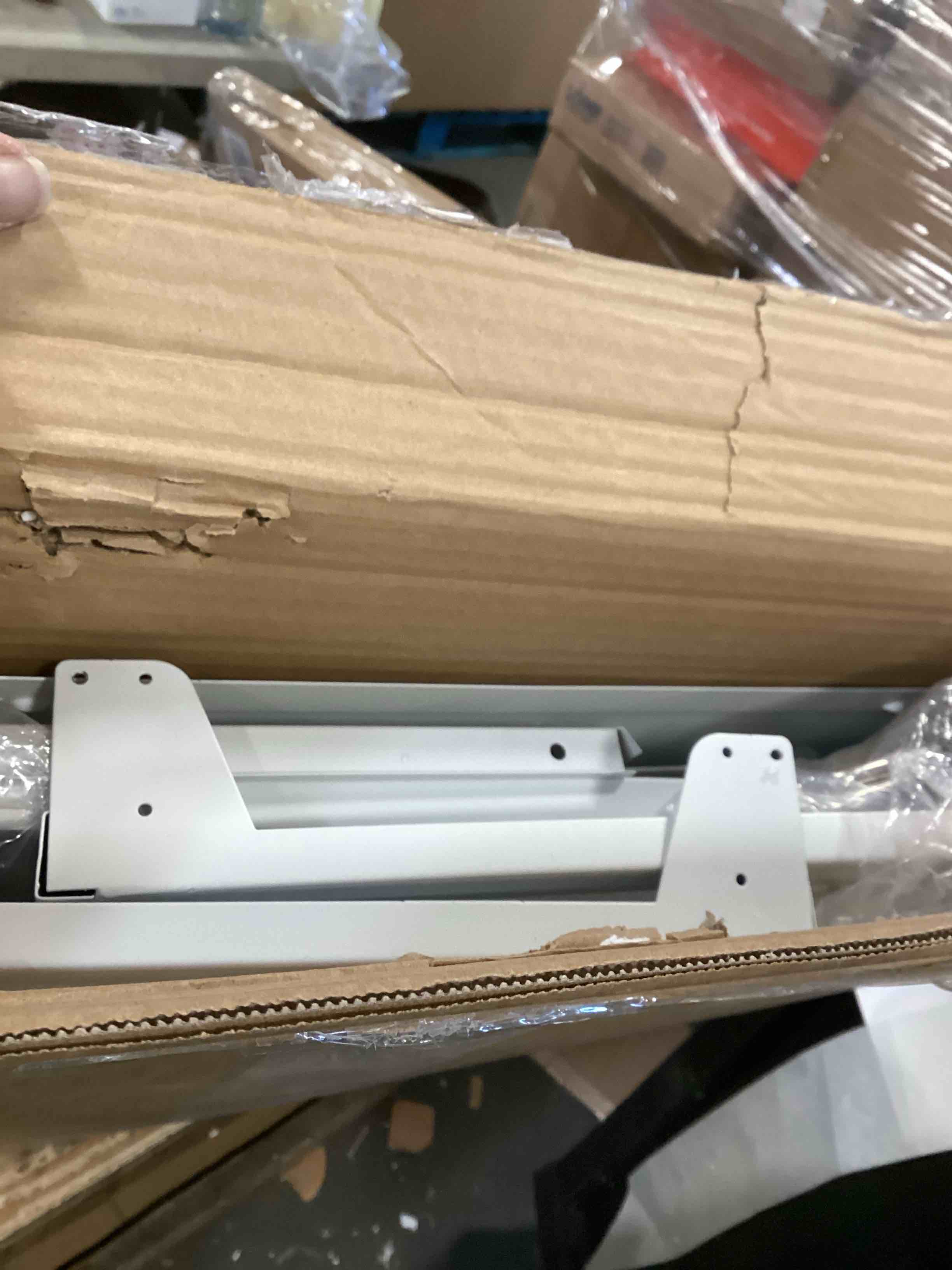 https://s3.amazonaws.com/lotting-images-prod/bidfta/GRA1979906_1737739991114.jpeg