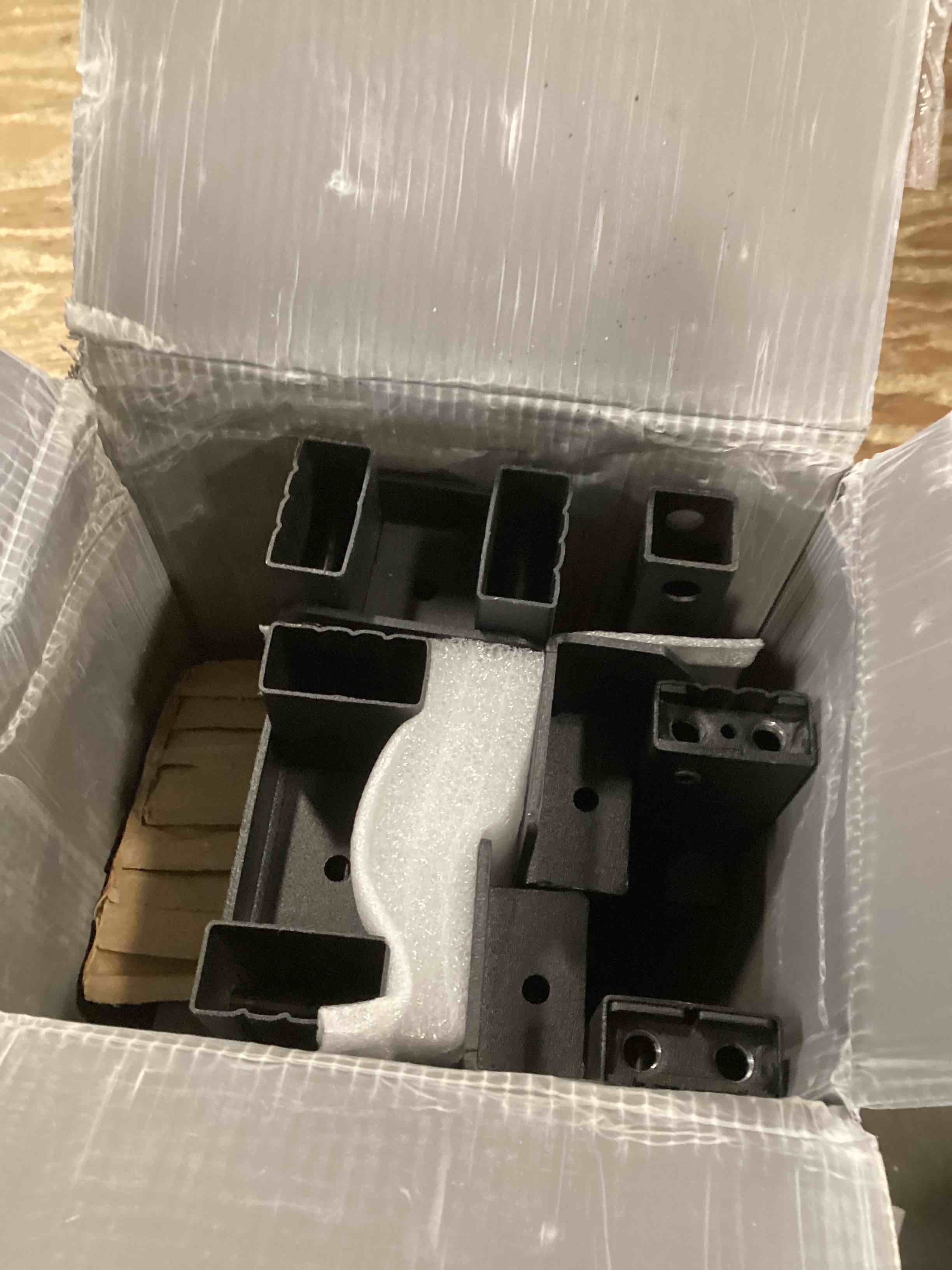 https://s3.amazonaws.com/lotting-images-prod/bidfta/GRA1979938_1737749045905.jpeg