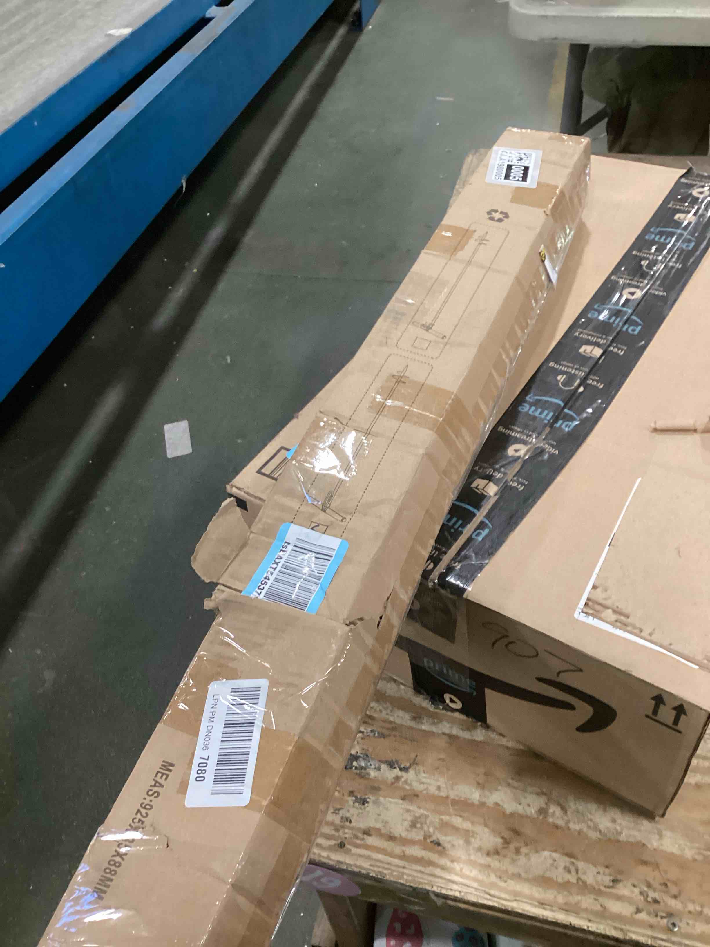 https://s3.amazonaws.com/lotting-images-prod/bidfta/GRA1980005_1737983986616.jpeg
