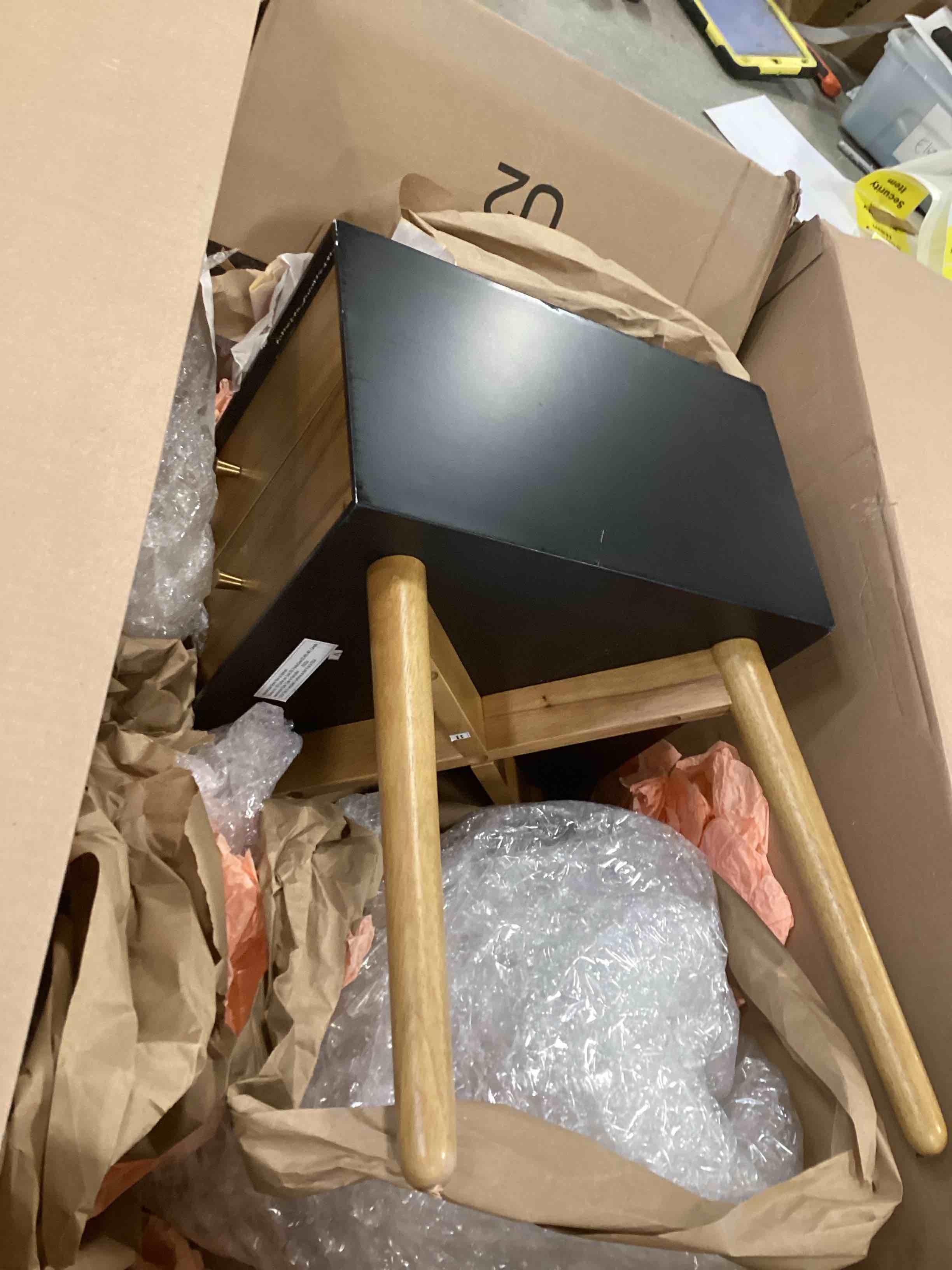 https://s3.amazonaws.com/lotting-images-prod/bidfta/GRA1980125_1738004687479.jpeg