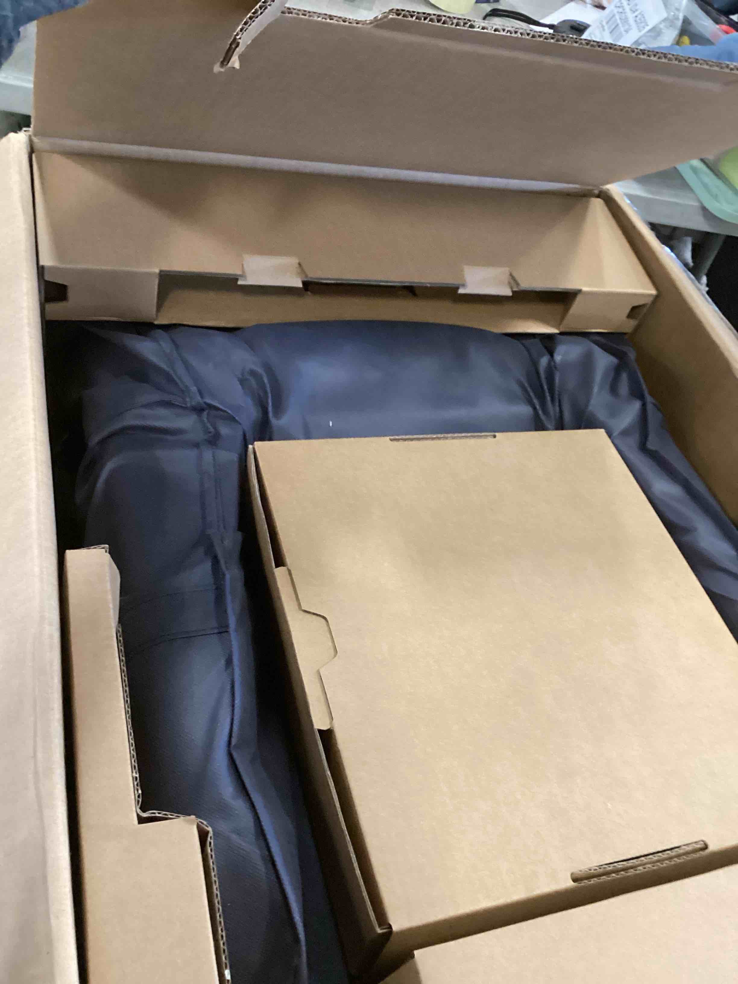 https://s3.amazonaws.com/lotting-images-prod/bidfta/GRA1980268_1738078124315.jpeg
