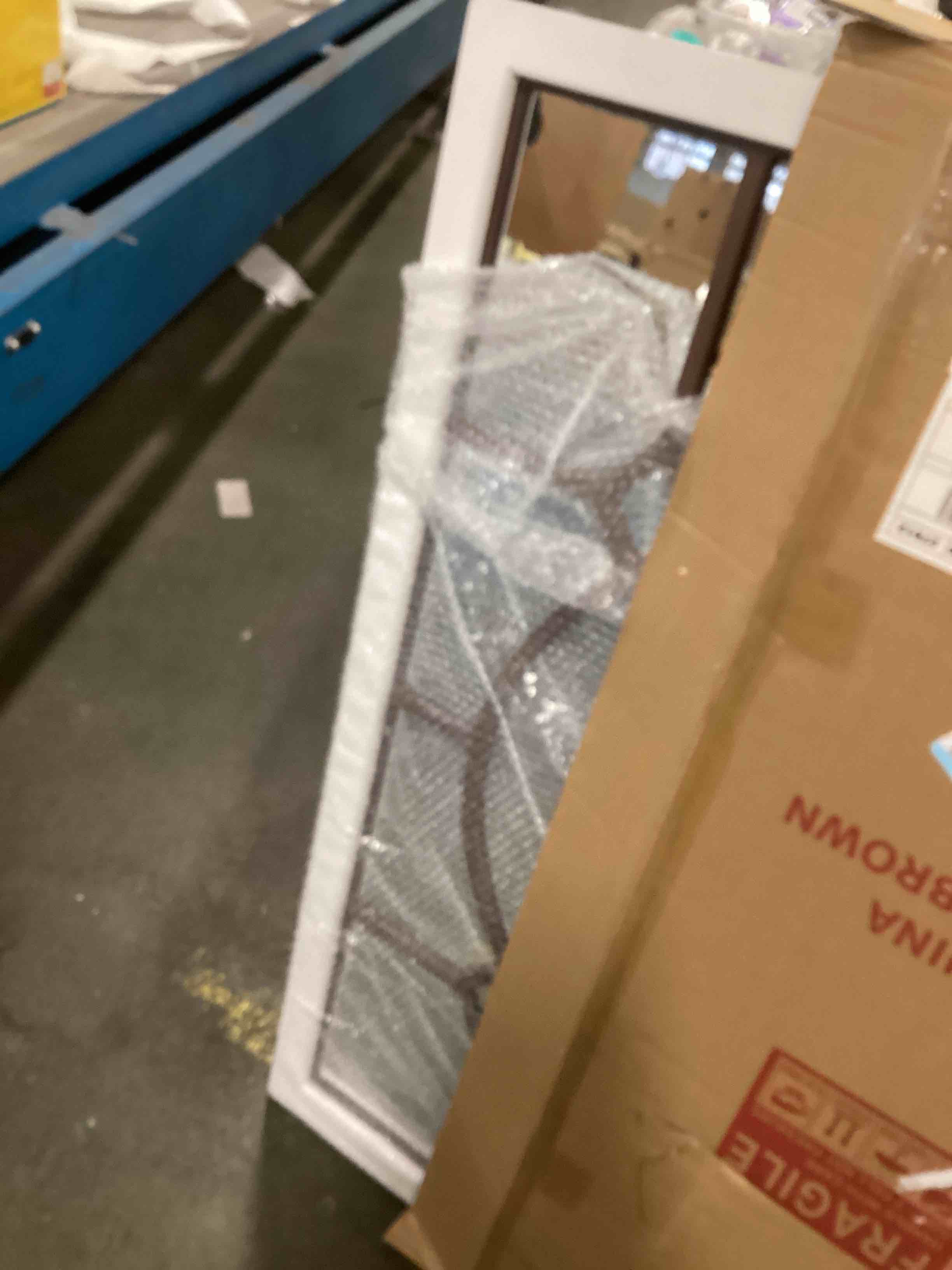 https://s3.amazonaws.com/lotting-images-prod/bidfta/GRA1980681_1738339471835.jpeg