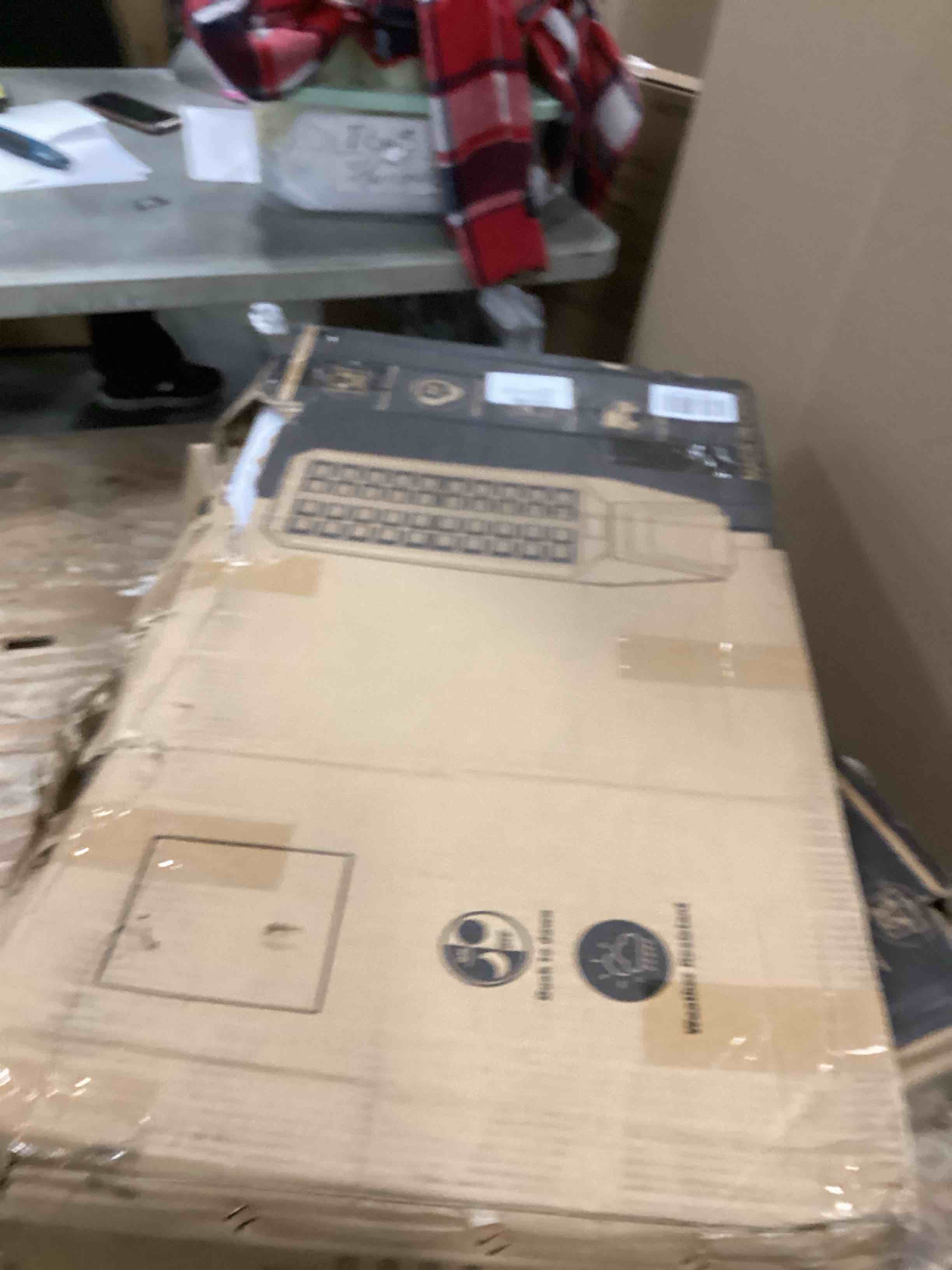 https://s3.amazonaws.com/lotting-images-prod/bidfta/GRA1980833_1738588909646.jpeg