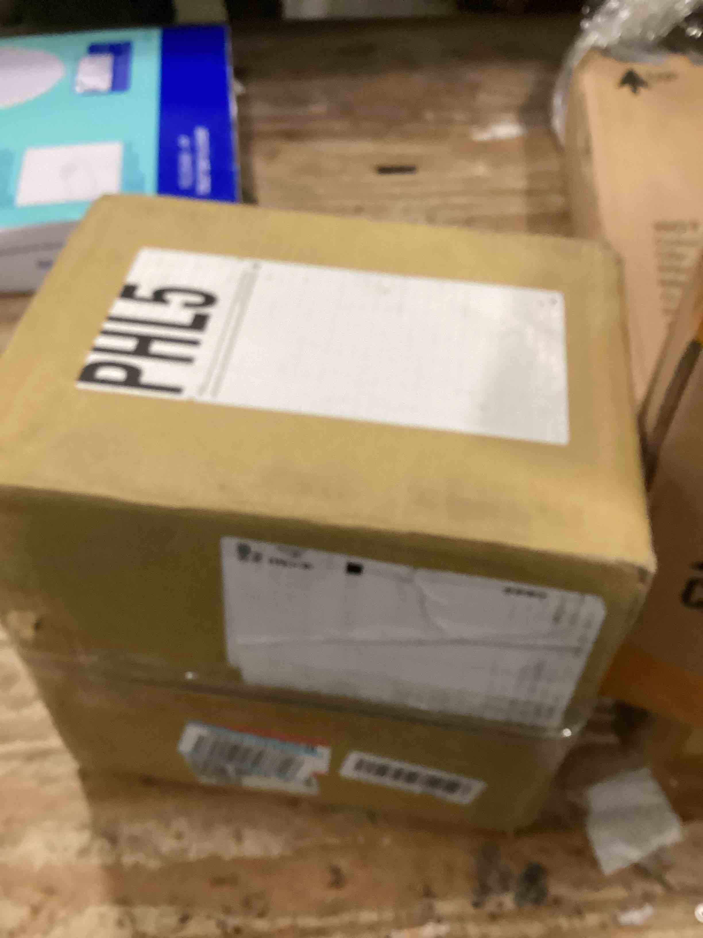 https://s3.amazonaws.com/lotting-images-prod/bidfta/GRA1980878_1738595928185.jpeg