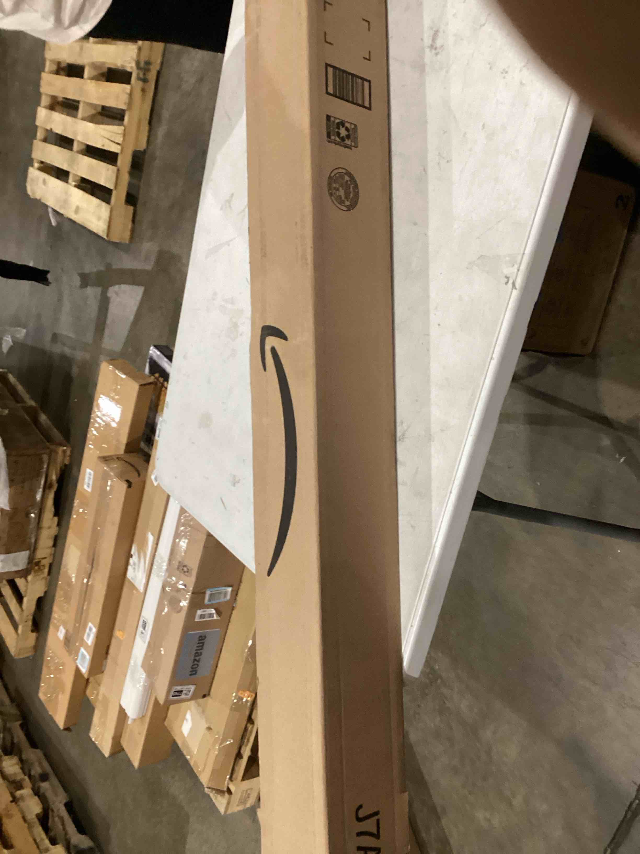 https://s3.amazonaws.com/lotting-images-prod/bidfta/GRA1987733_1745939518937.jpeg