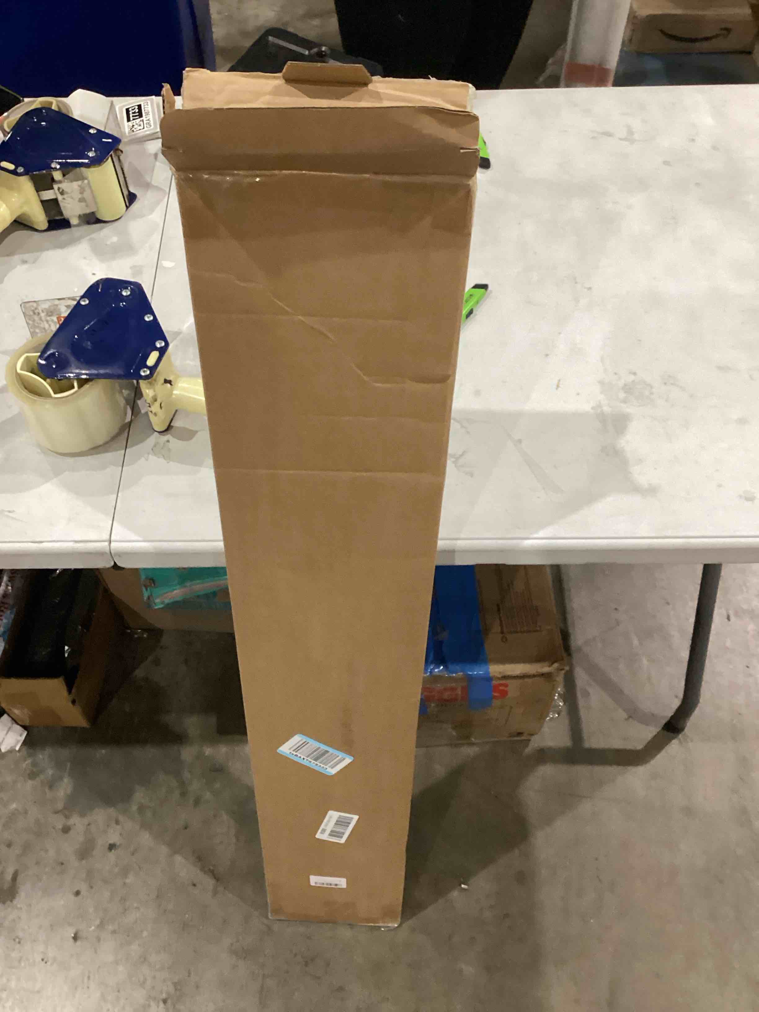 https://s3.amazonaws.com/lotting-images-prod/bidfta/GRA1987759_1745939653674.jpeg