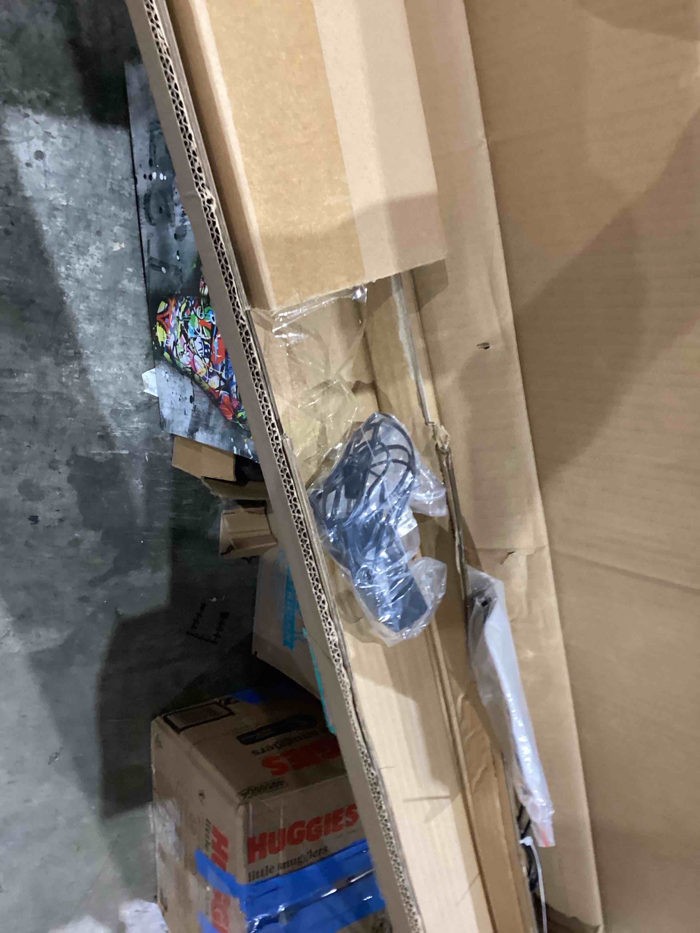 https://s3.amazonaws.com/lotting-images-prod/bidfta/GRA1987779_1745946287892.jpeg