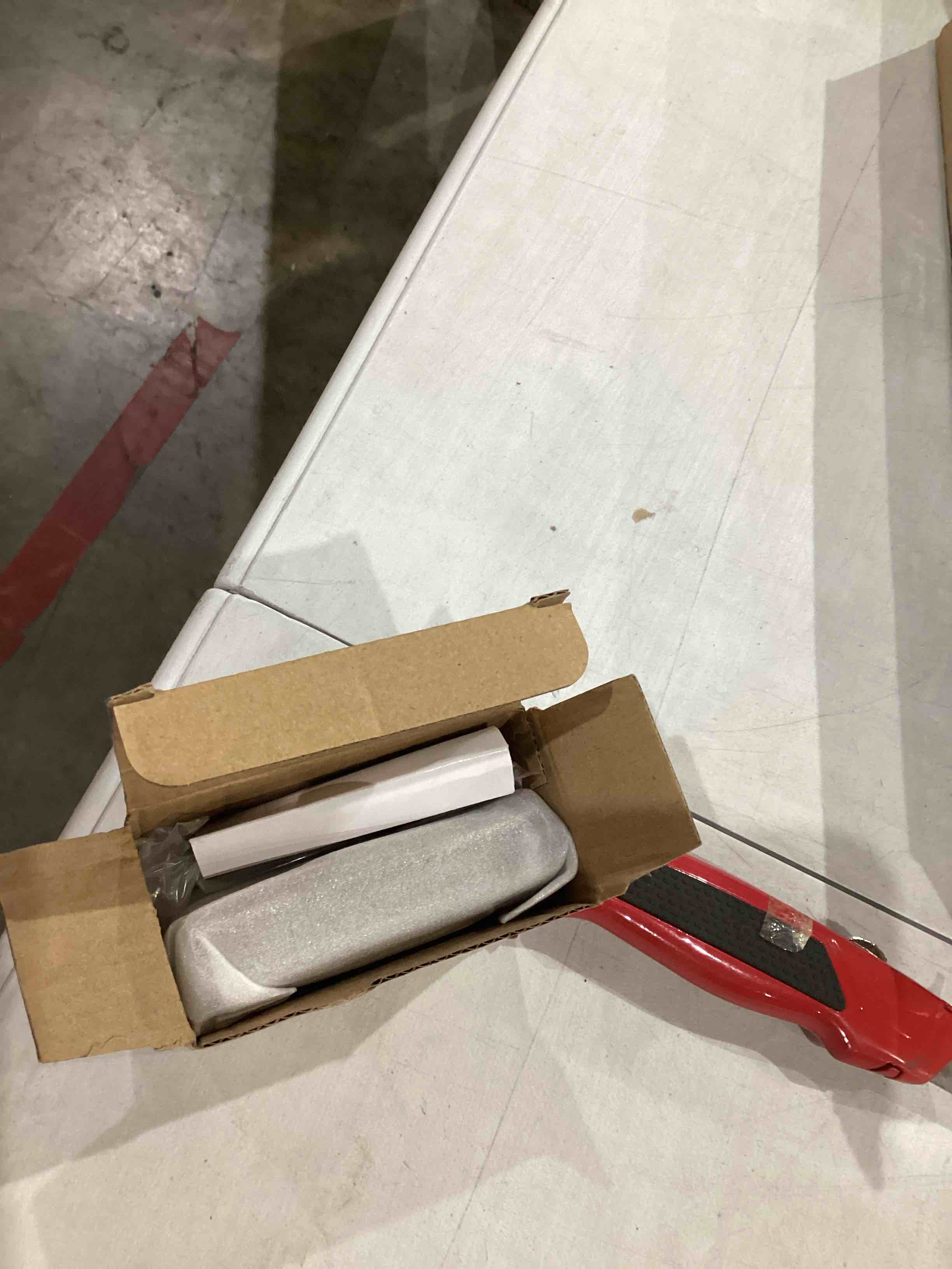 https://s3.amazonaws.com/lotting-images-prod/bidfta/GRA1987912_1746186459899.jpeg