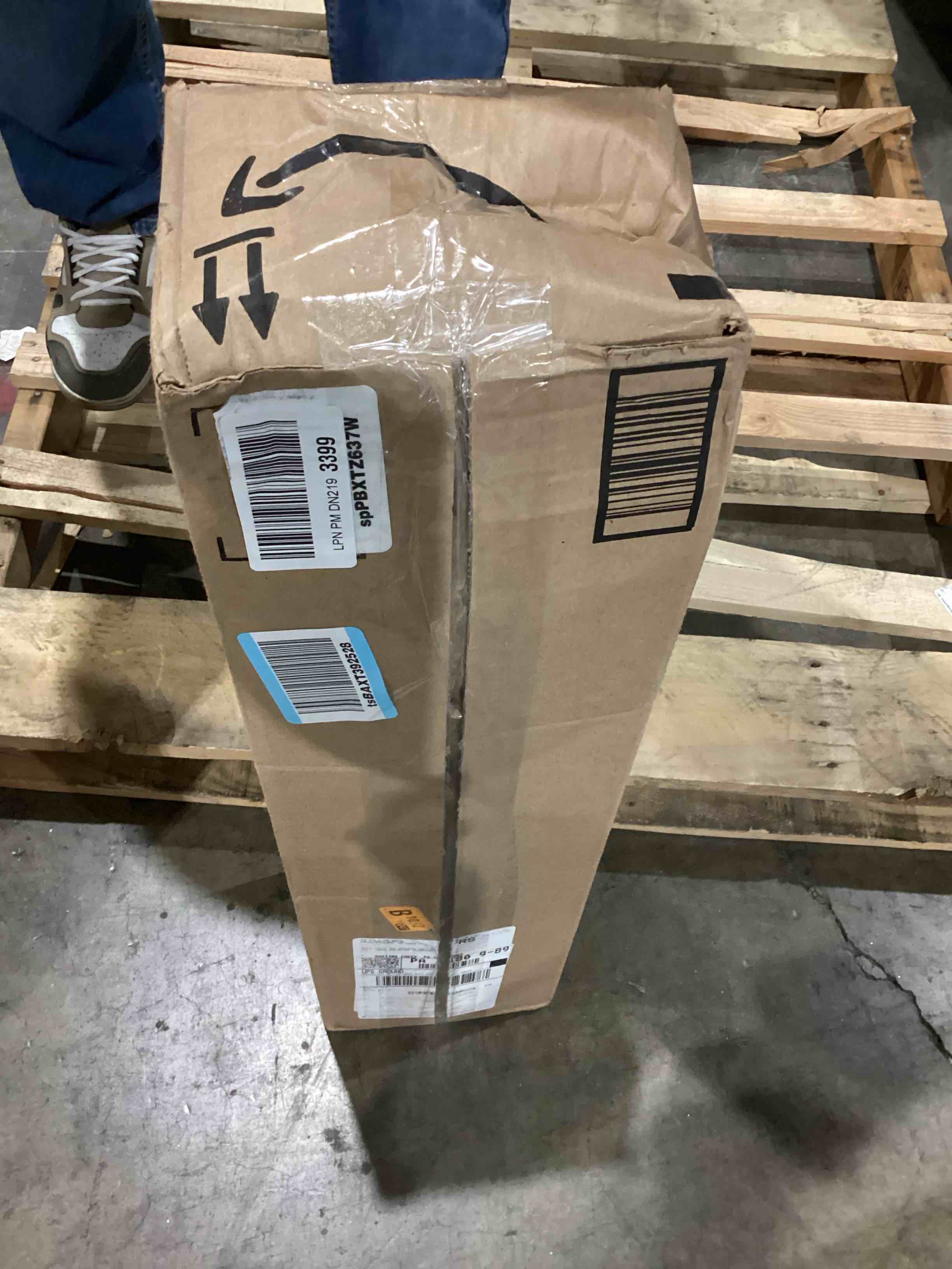 https://s3.amazonaws.com/lotting-images-prod/bidfta/GRA1989077_1746557180952.jpeg