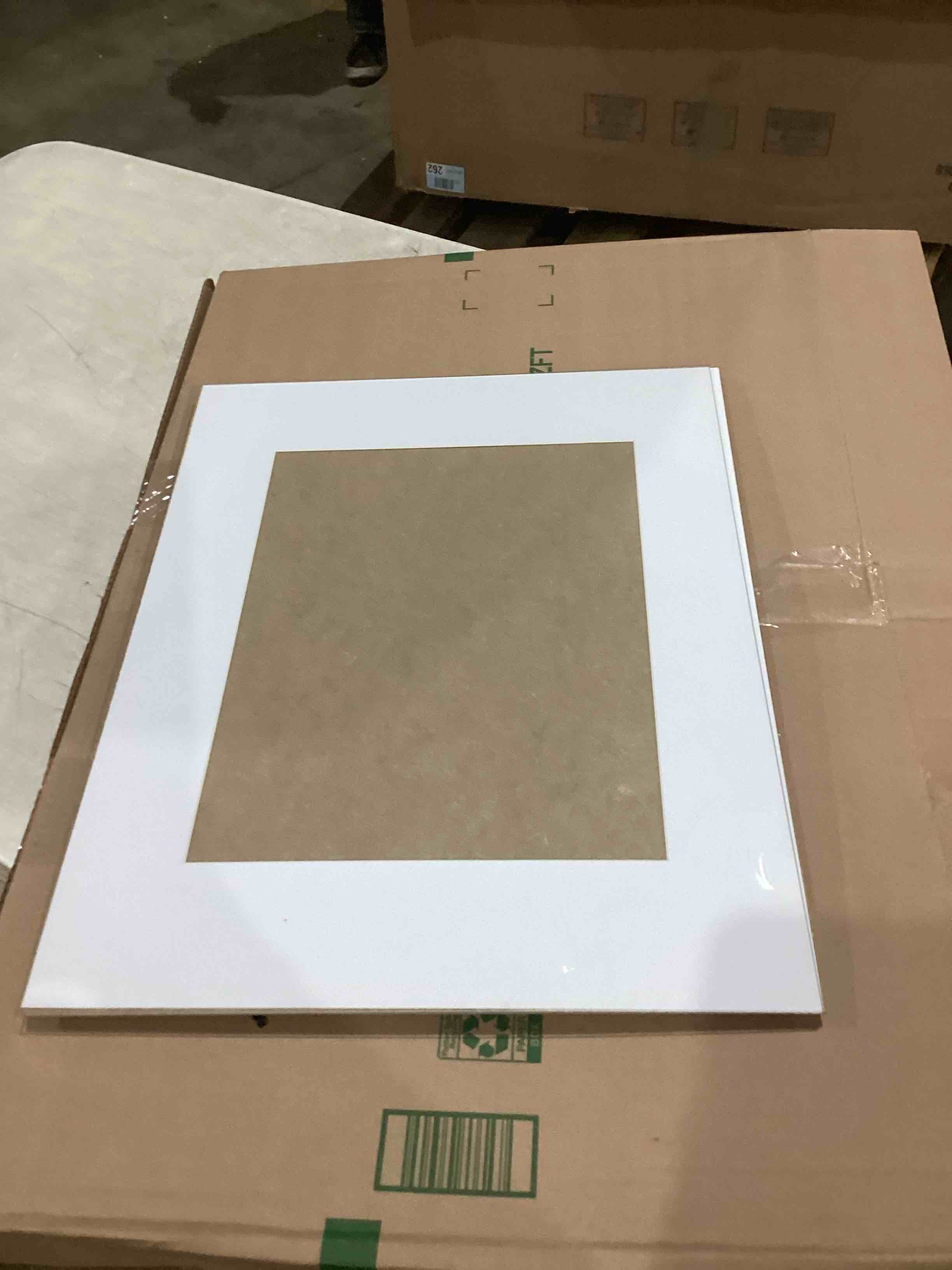 https://s3.amazonaws.com/lotting-images-prod/bidfta/GRA1990106_1752499324289.jpeg