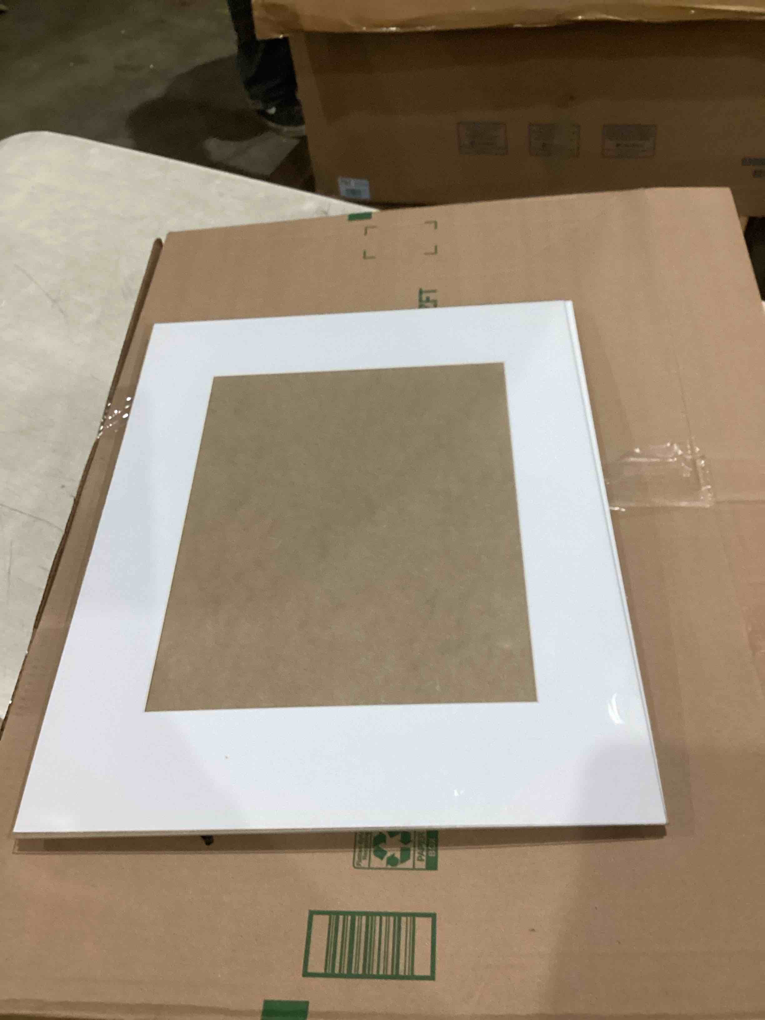 https://s3.amazonaws.com/lotting-images-prod/bidfta/GRA1990106_1752499325252.jpeg