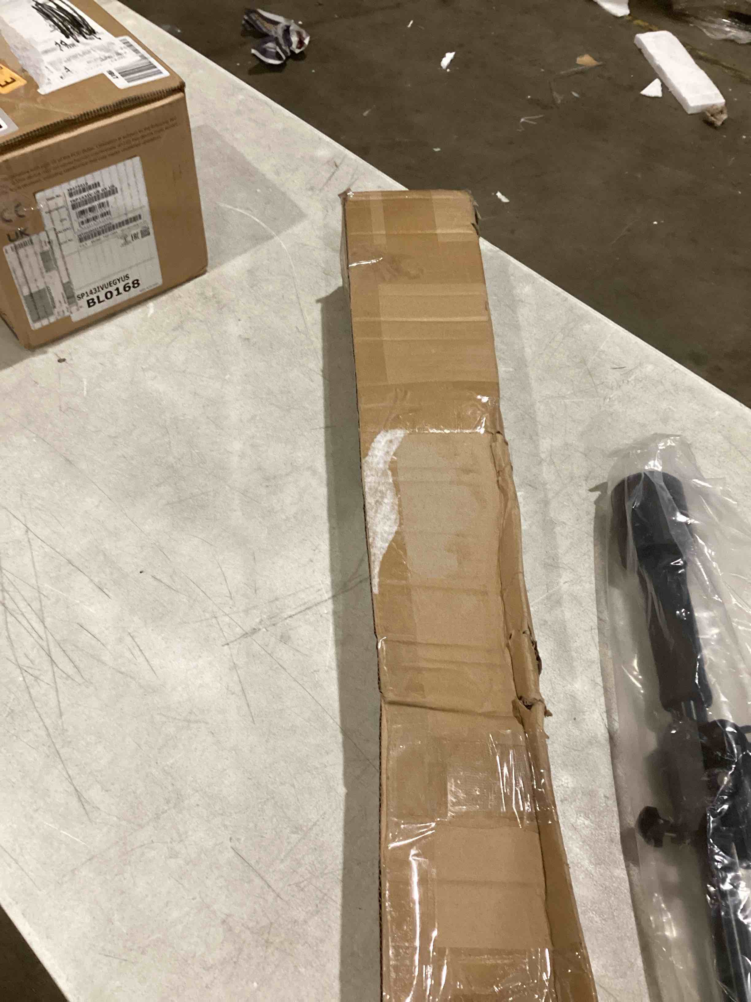 https://s3.amazonaws.com/lotting-images-prod/bidfta/GRA1990109_1752500174645.jpeg