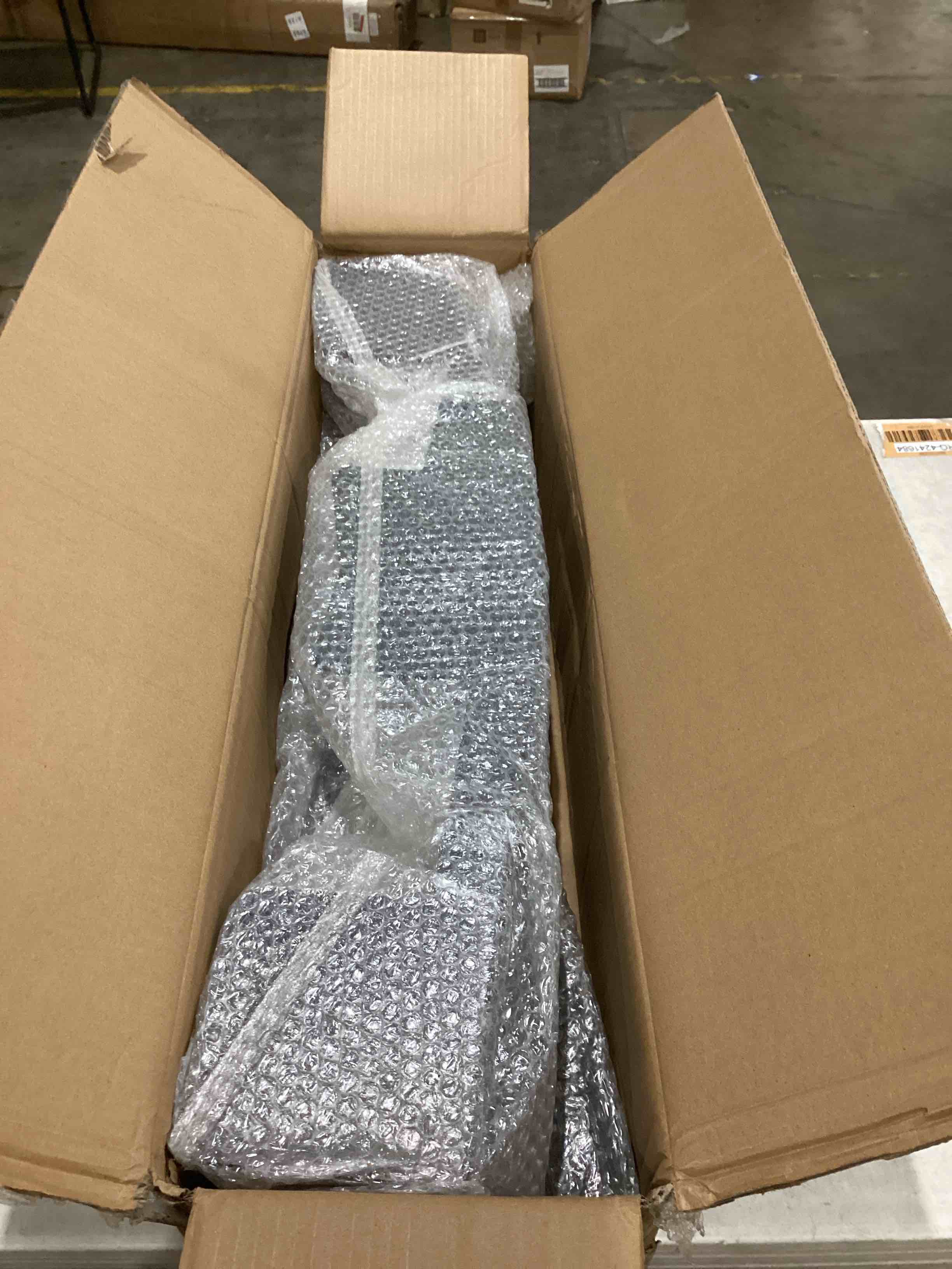 https://s3.amazonaws.com/lotting-images-prod/bidfta/GRA1990300_1752686305844.jpeg