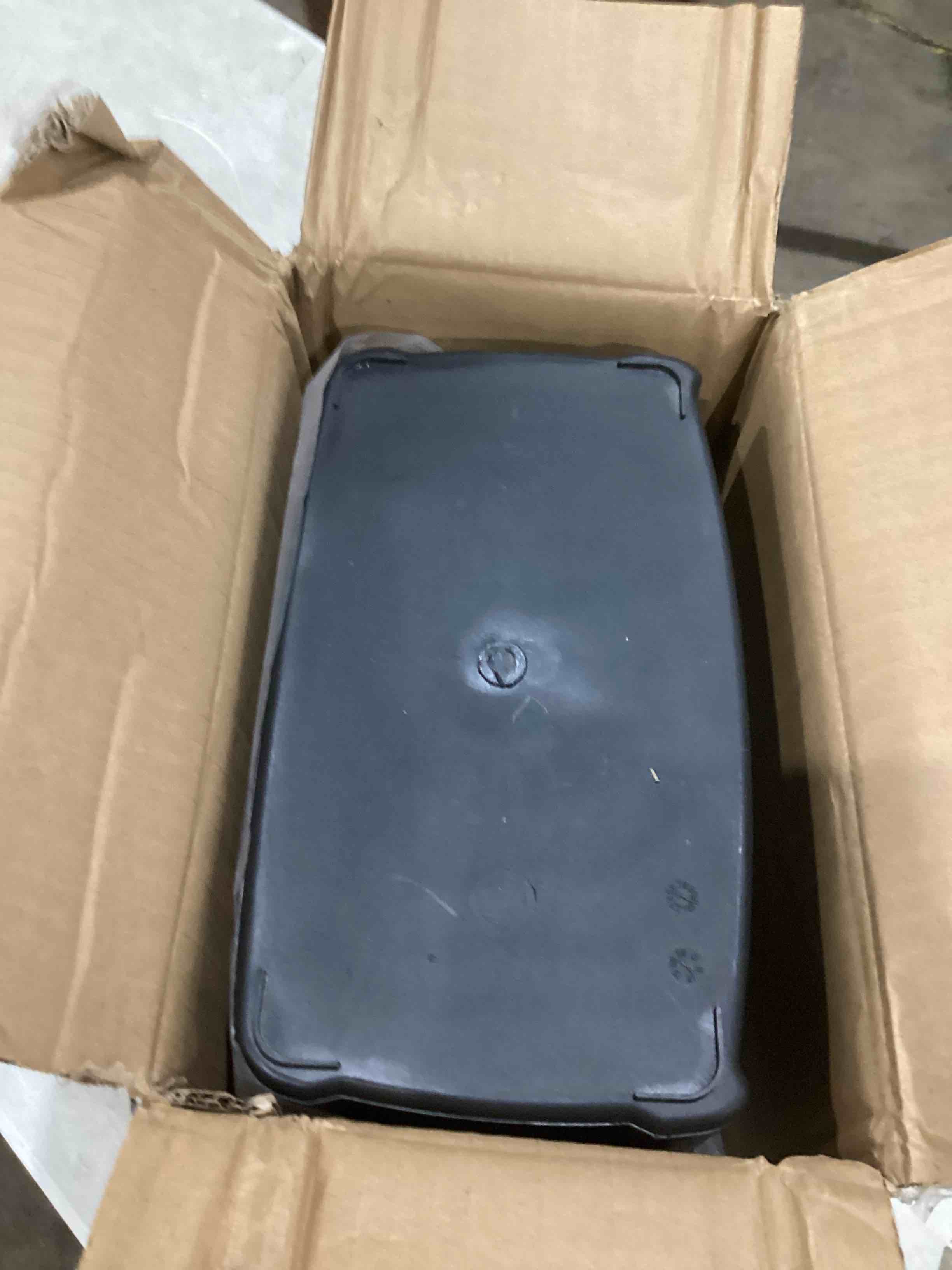 https://s3.amazonaws.com/lotting-images-prod/bidfta/GRA1990312_1752692242195.jpeg