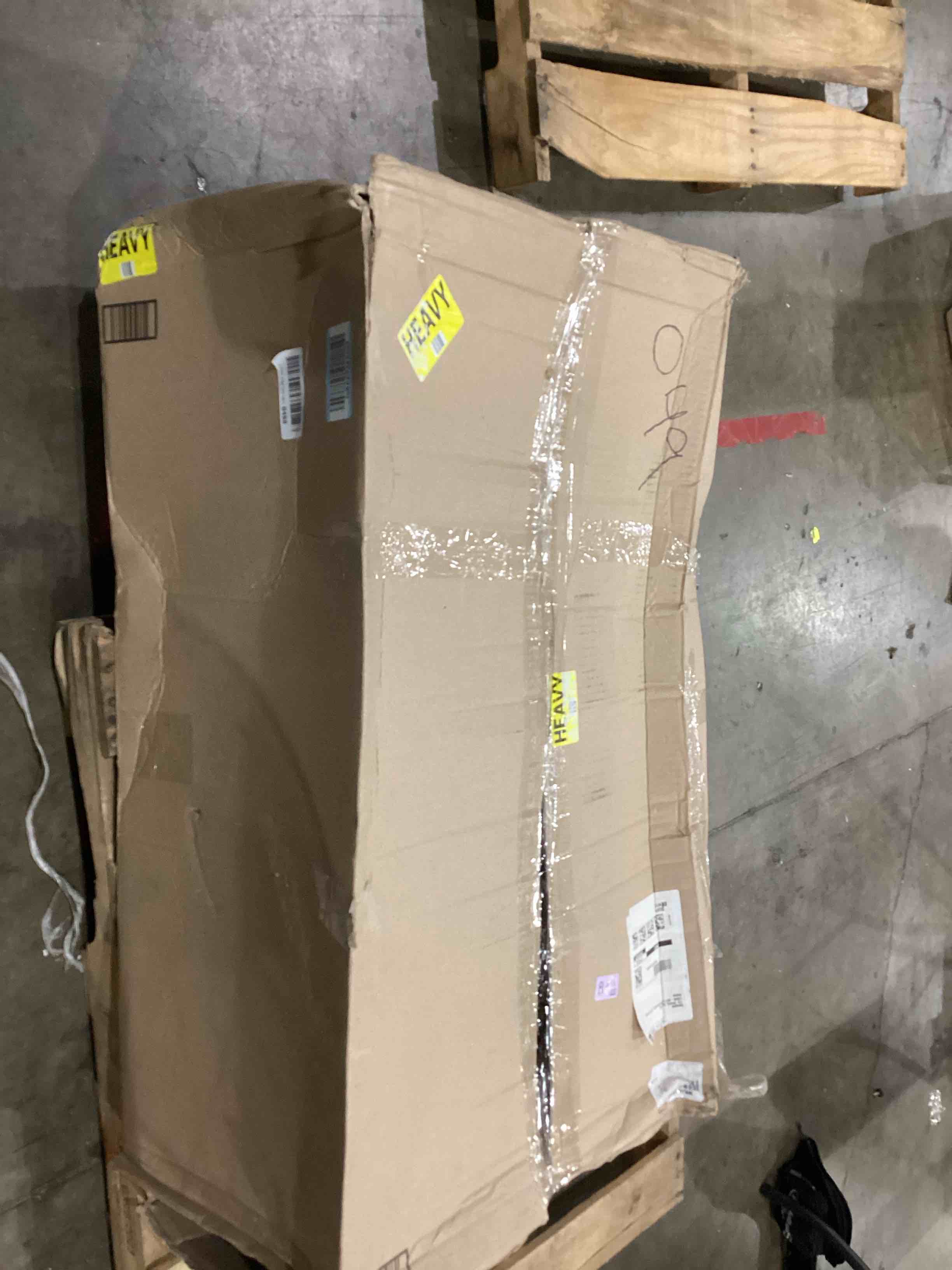 https://s3.amazonaws.com/lotting-images-prod/bidfta/GRA1990395_1752765968096.jpeg