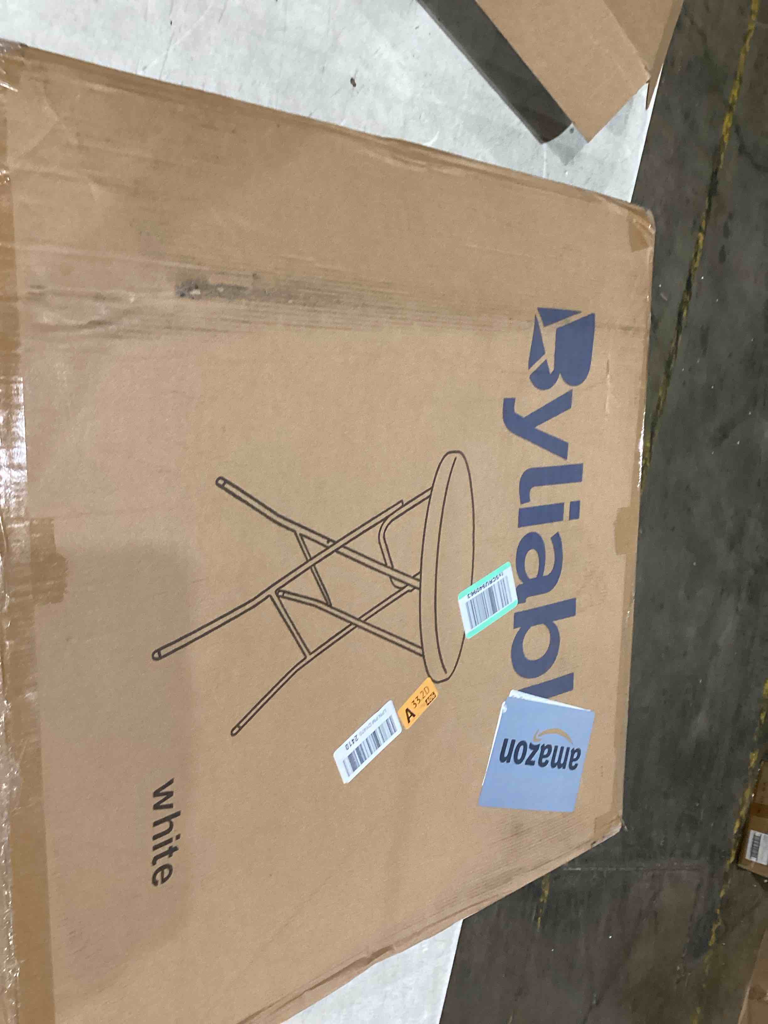 https://s3.amazonaws.com/lotting-images-prod/bidfta/GRA1990477_1752844775543.jpeg