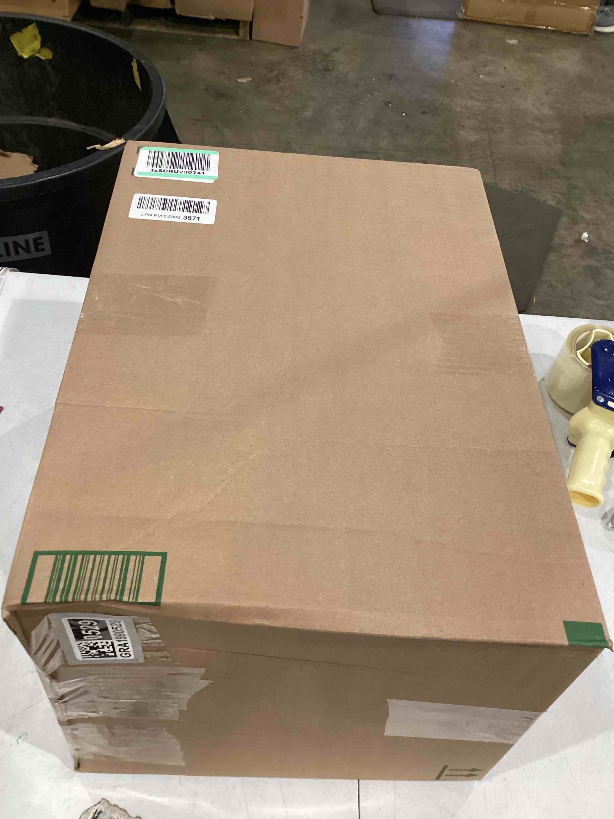 https://s3.amazonaws.com/lotting-images-prod/bidfta/GRA1990529_1752857268421.jpeg