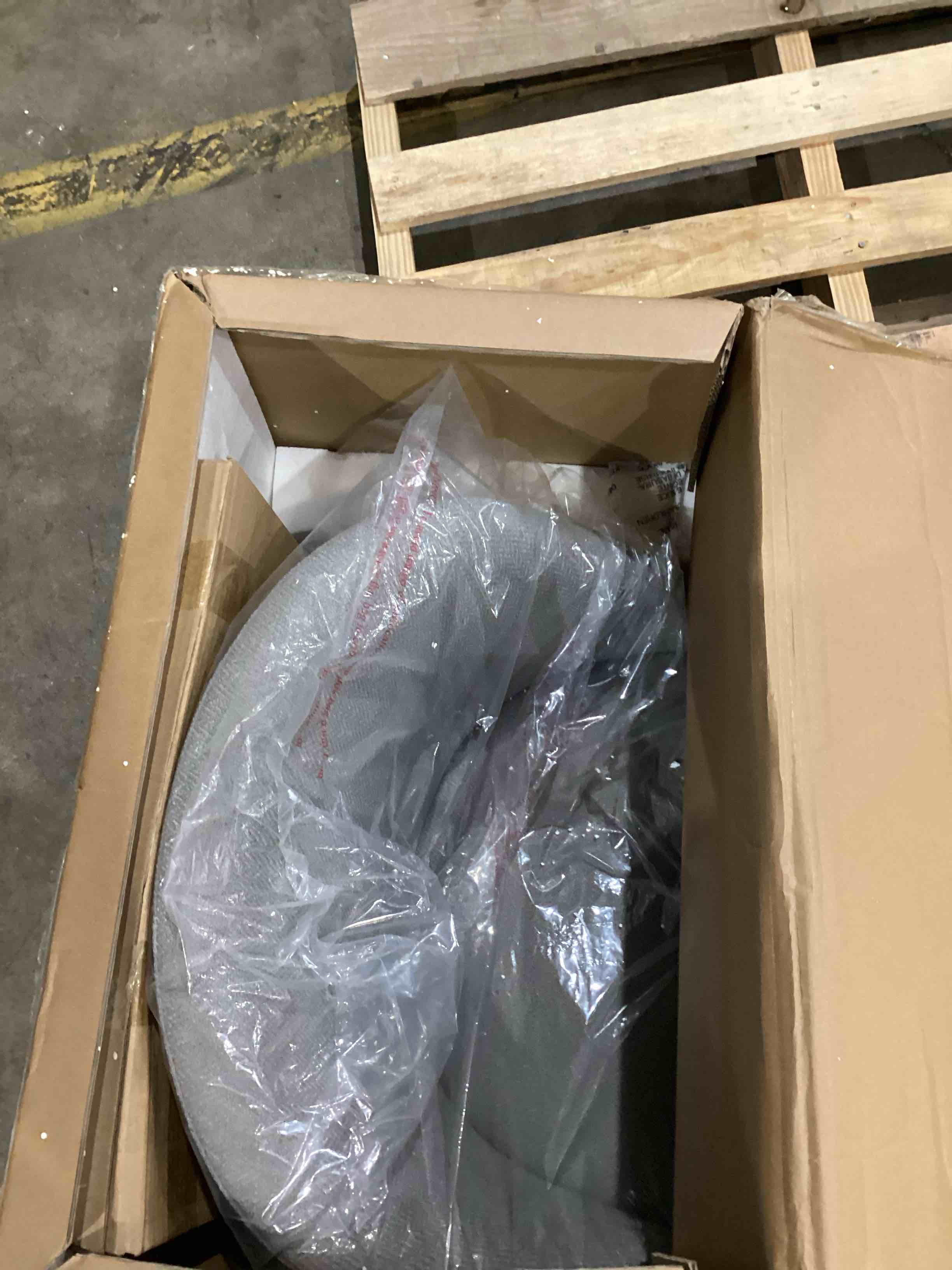 https://s3.amazonaws.com/lotting-images-prod/bidfta/GRA1990591_1753966453820.jpeg