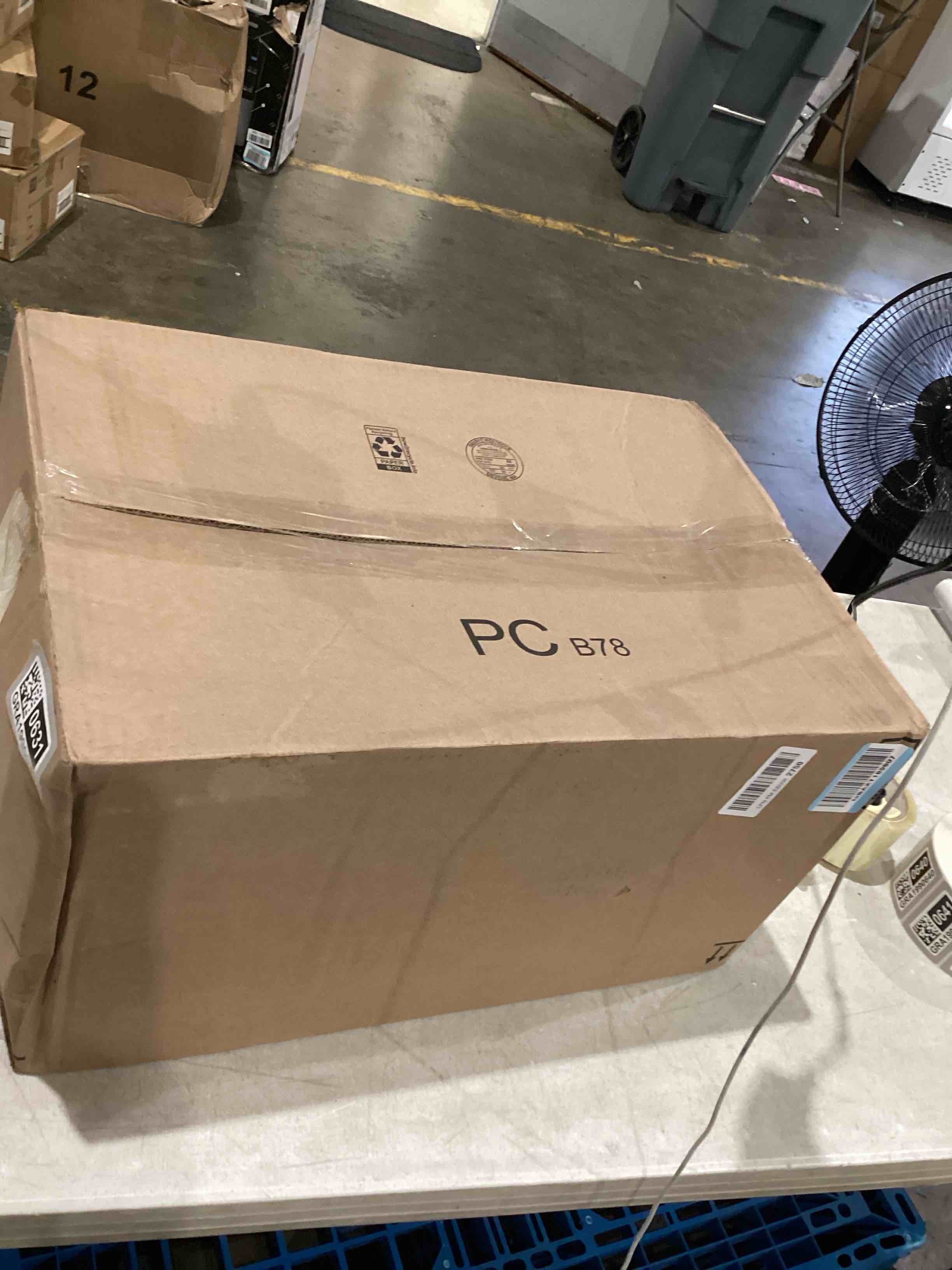 https://s3.amazonaws.com/lotting-images-prod/bidfta/GRA1990631_1753296194614.jpeg