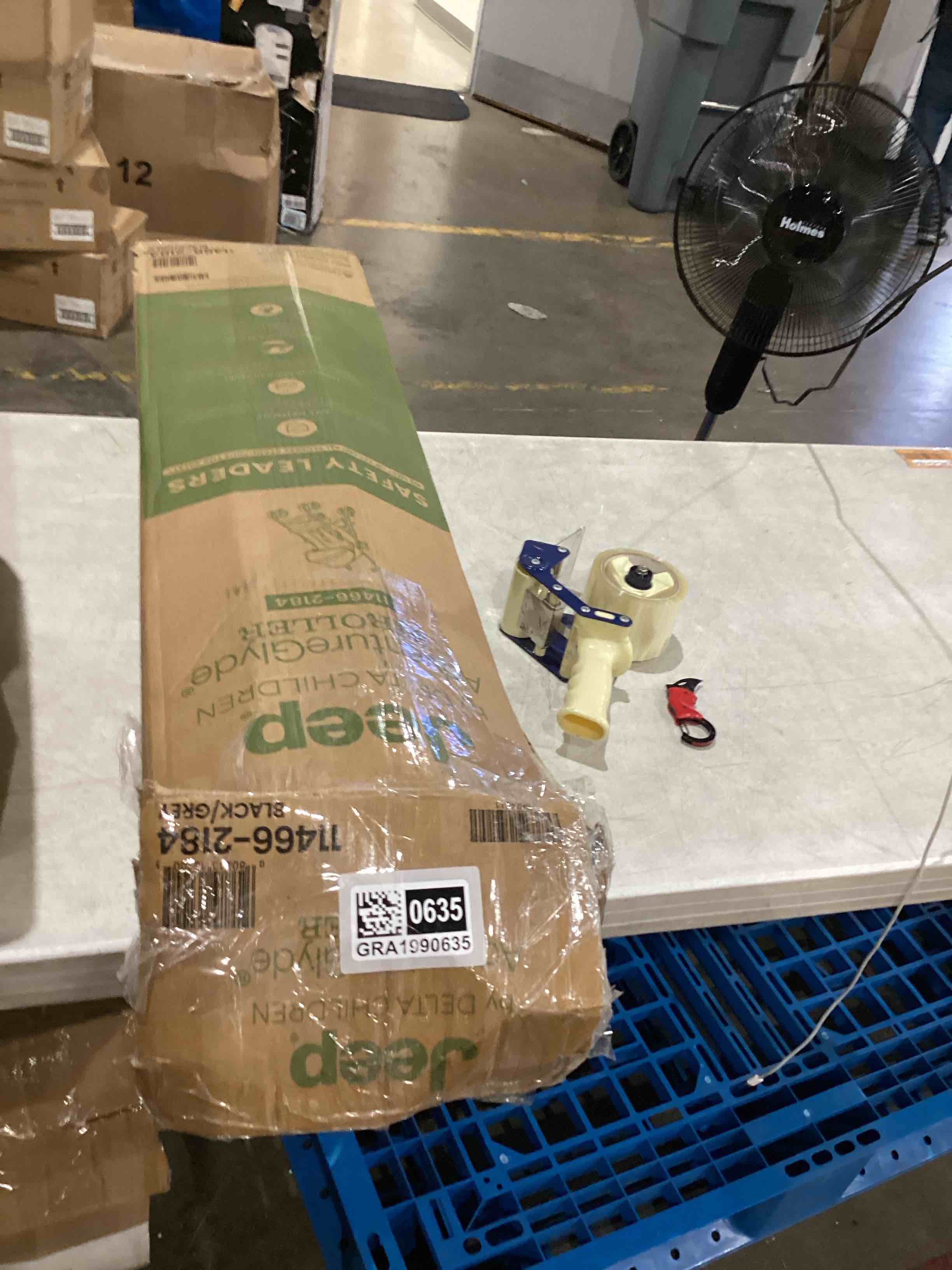 https://s3.amazonaws.com/lotting-images-prod/bidfta/GRA1990635_1753297454772.jpeg